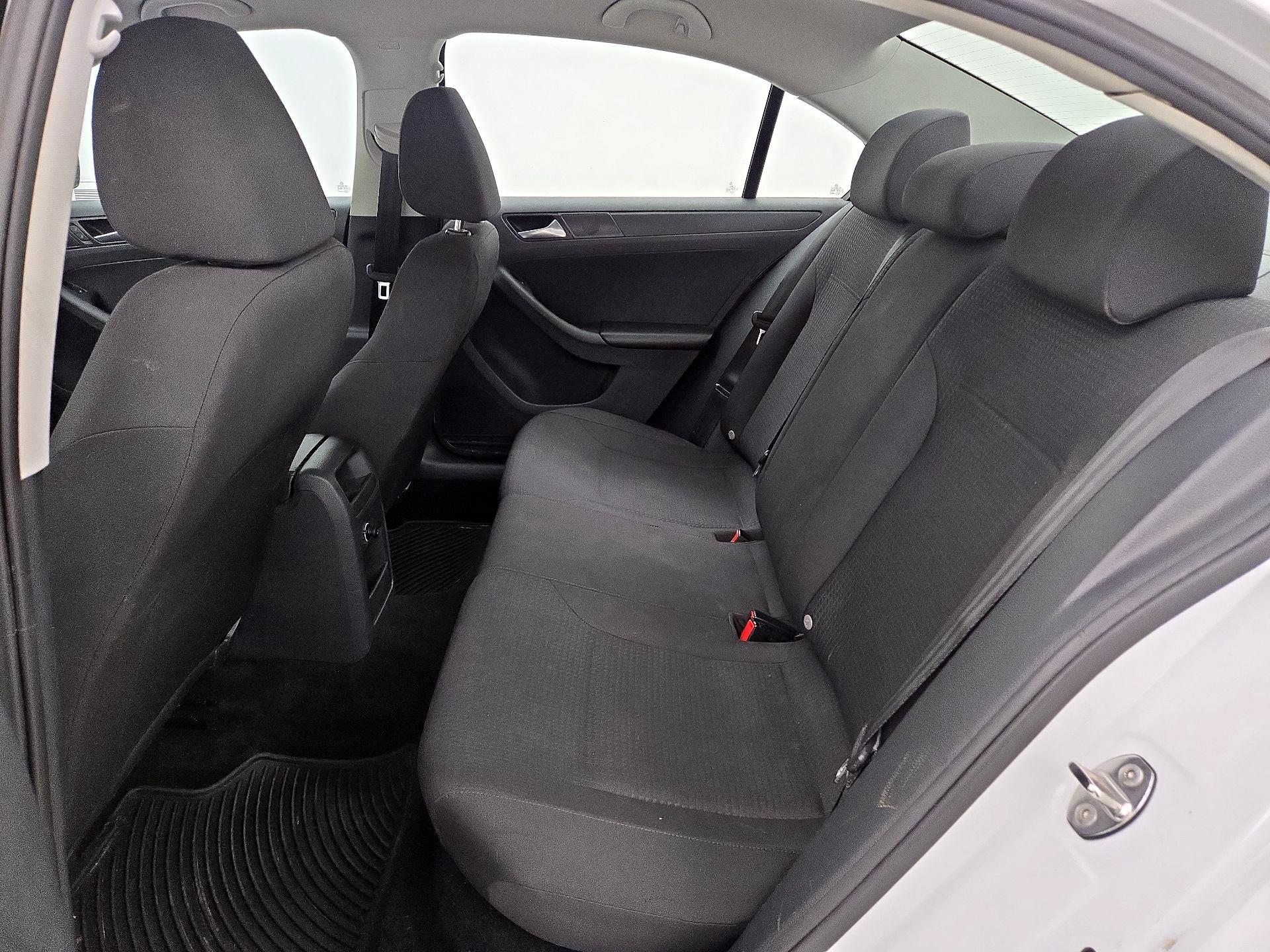 Thumbnail: 2016 Volkswagen Jetta - 17