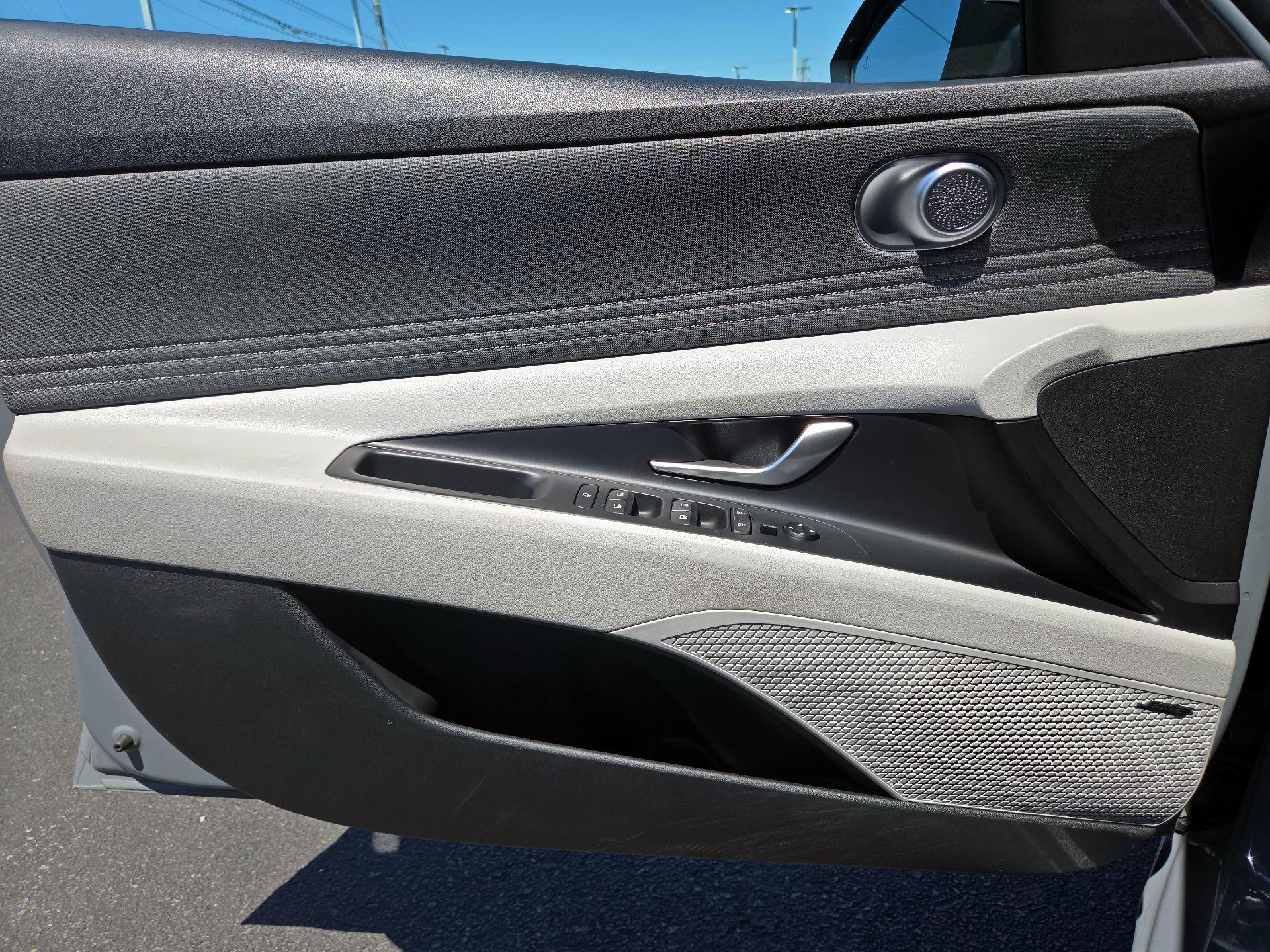 Thumbnail: 2021 Hyundai Elantra - 10