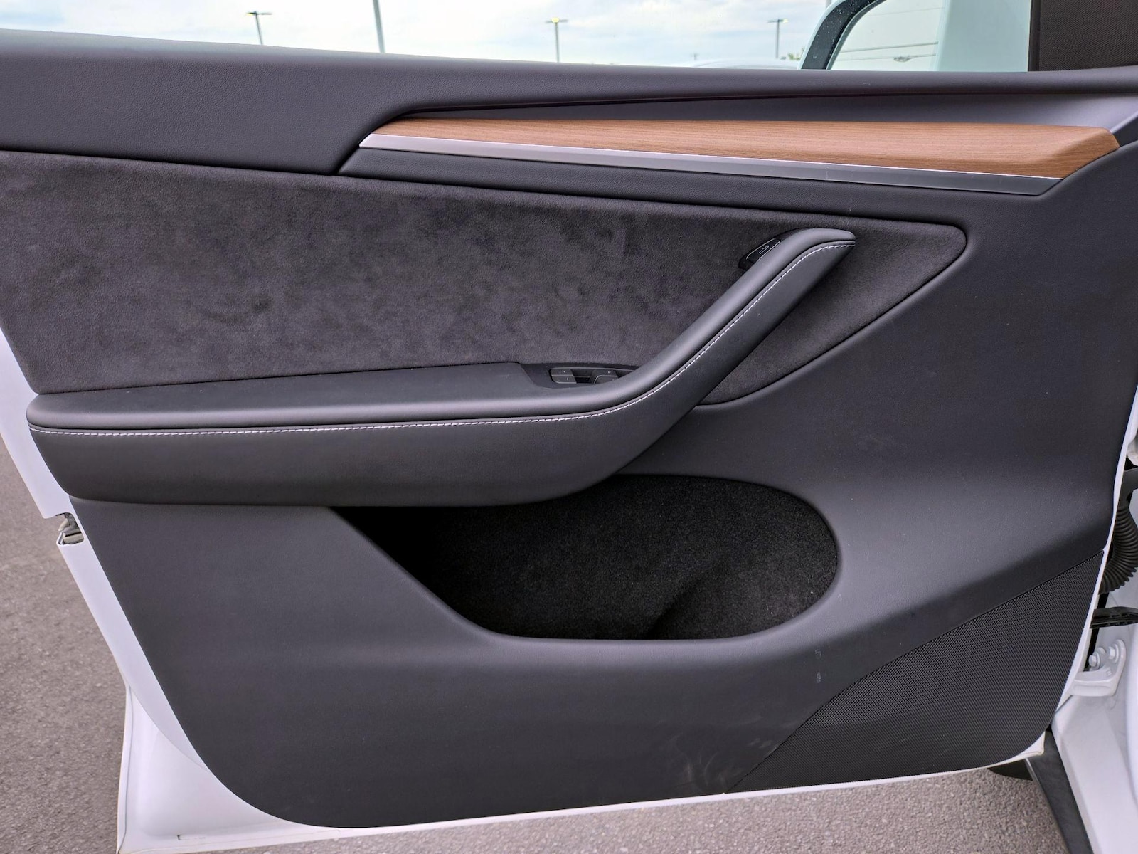 2024 Tesla Model Y Long Range - Photo 11