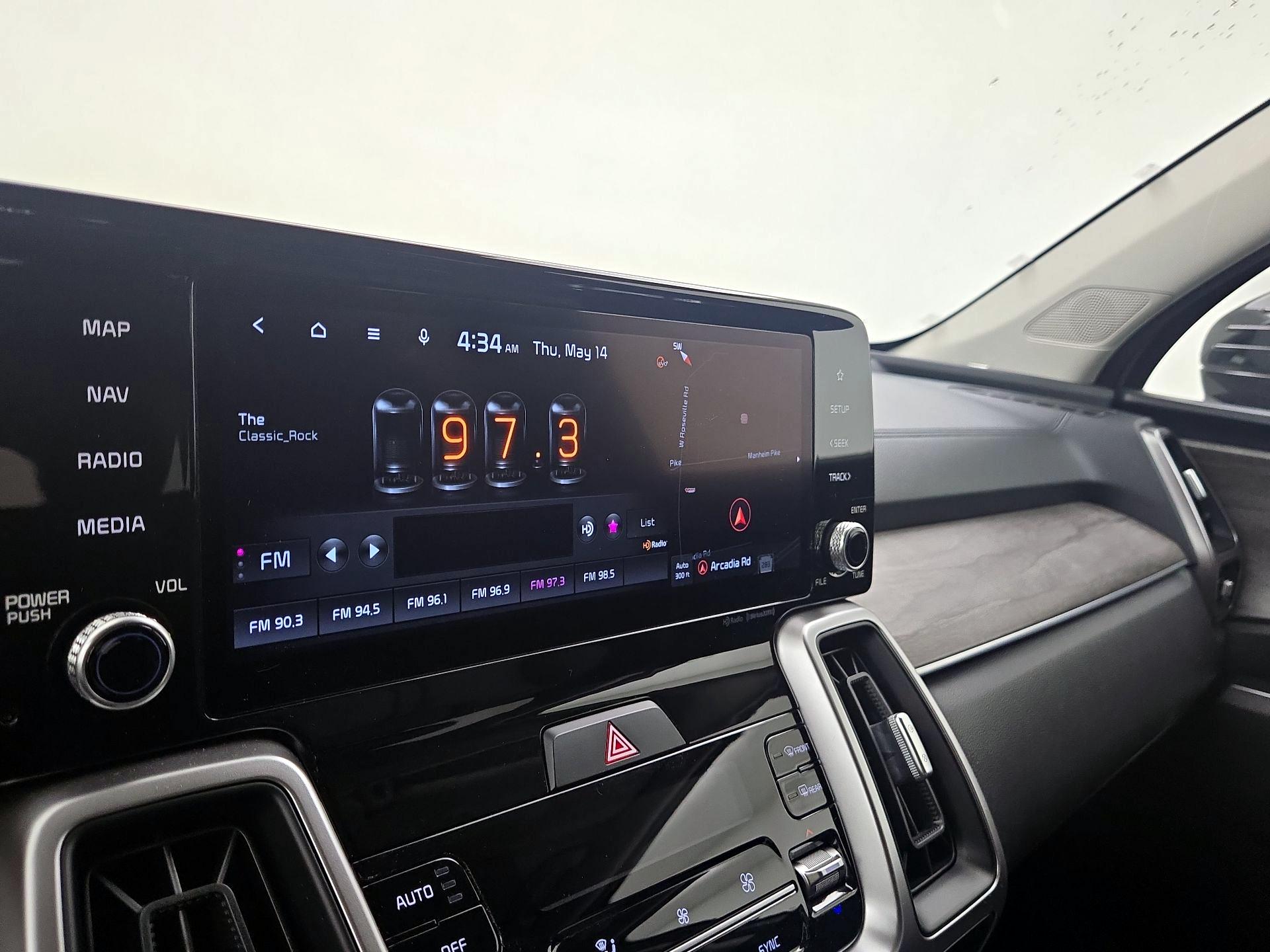 Thumbnail: 2022 Kia Sorento - 16
