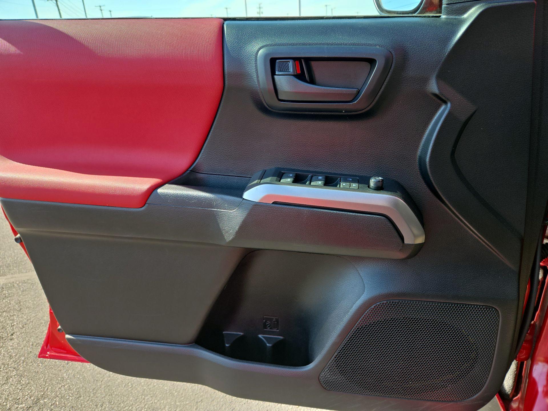 Thumbnail: 2022 Toyota Tacoma - 10
