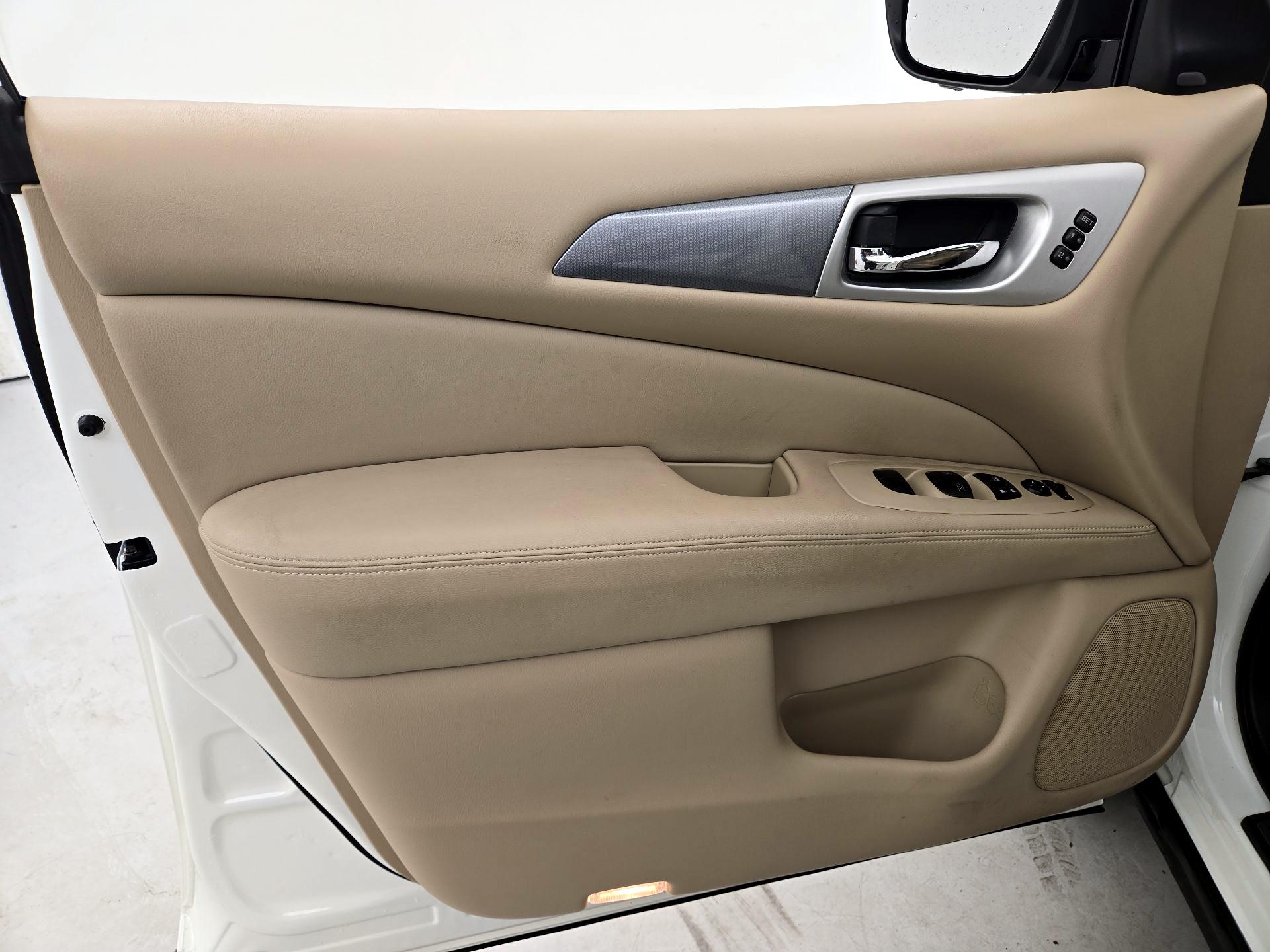 Thumbnail: 2020 Nissan Pathfinder - 12