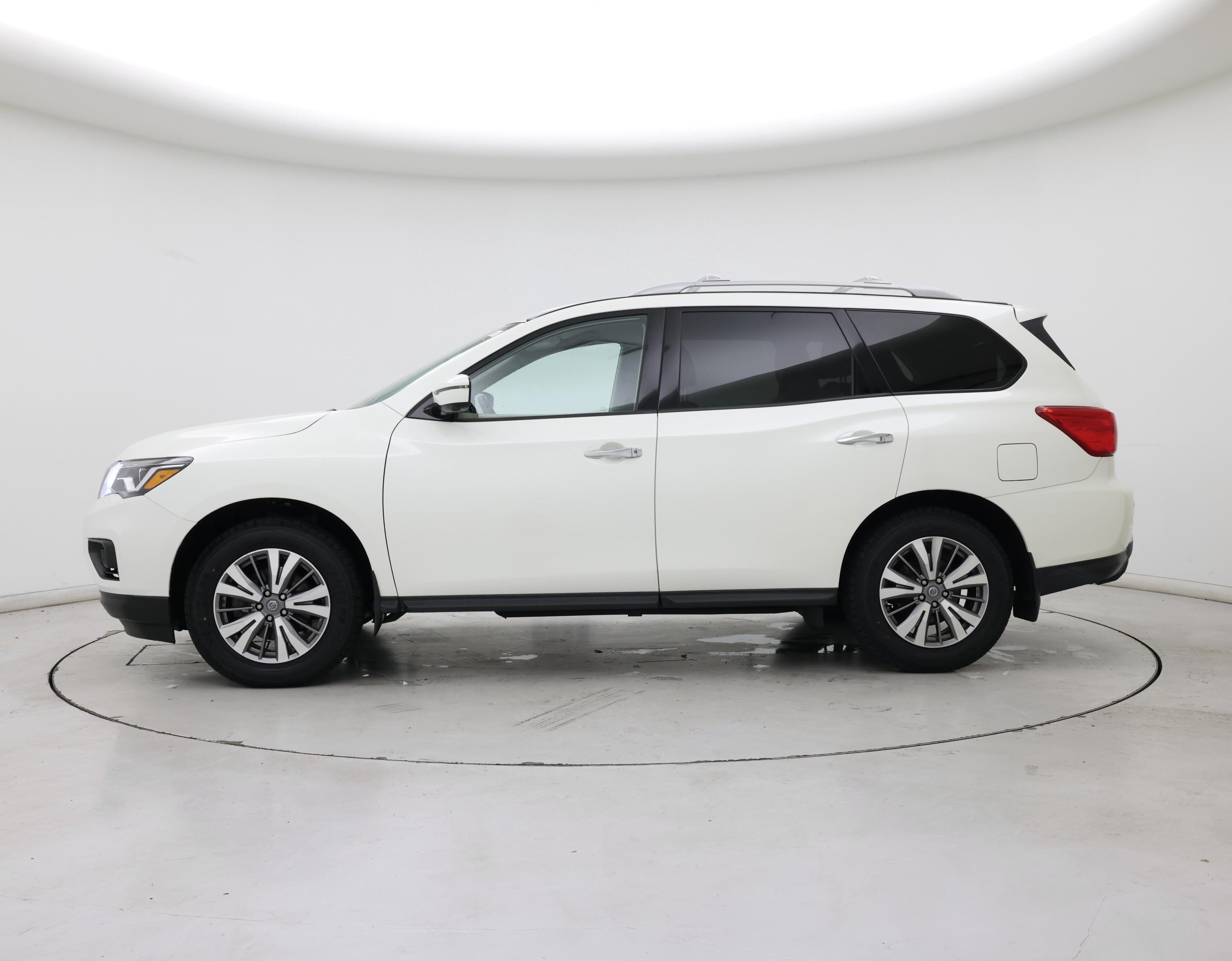 Thumbnail: 2020 Nissan Pathfinder - 3