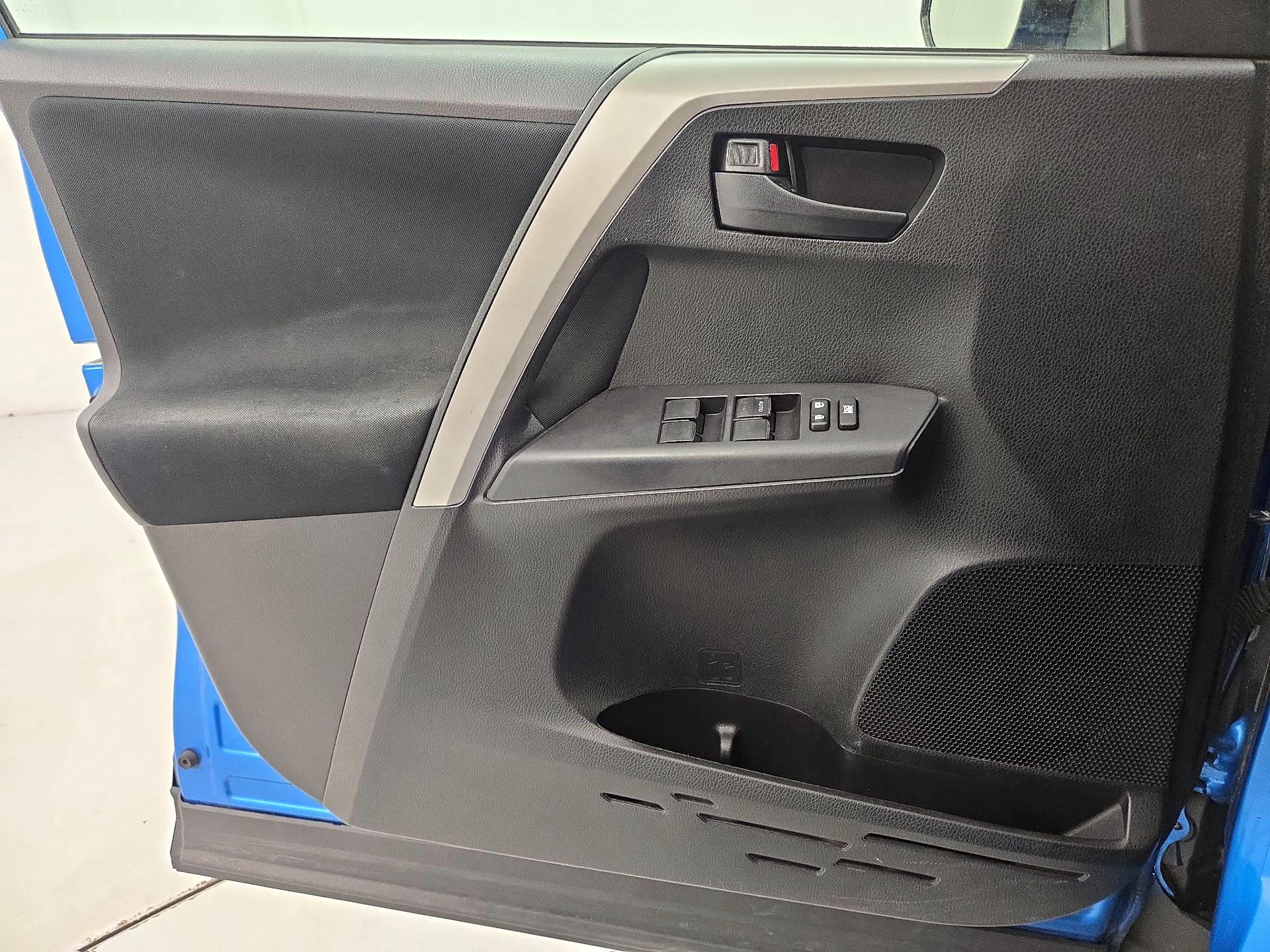 Thumbnail: 2016 Toyota RAV4 - 12