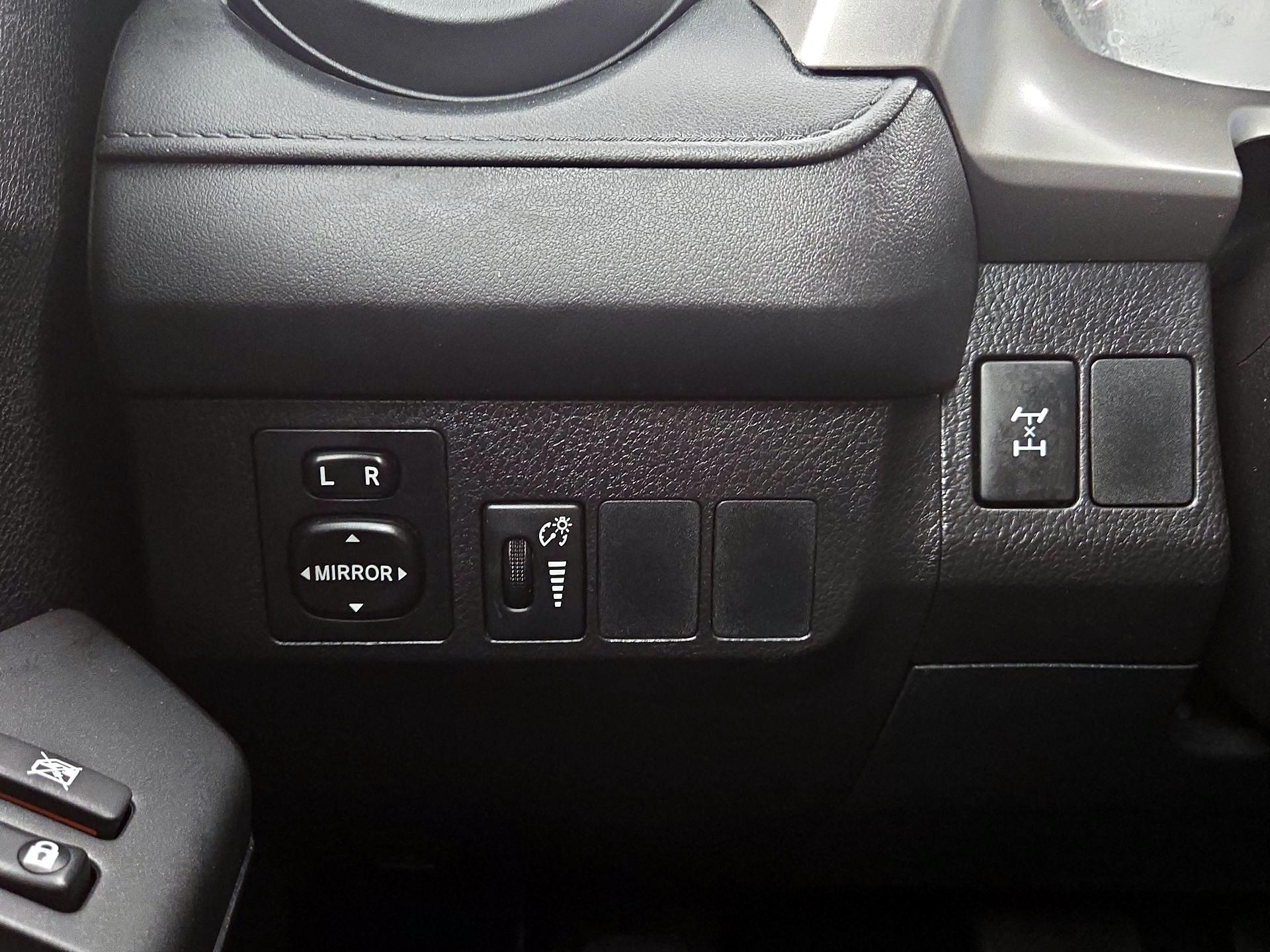 Thumbnail: 2016 Toyota RAV4 - 13