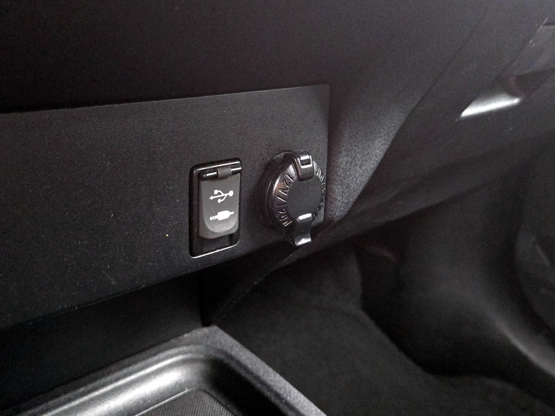 Thumbnail: 2016 Toyota RAV4 - 18