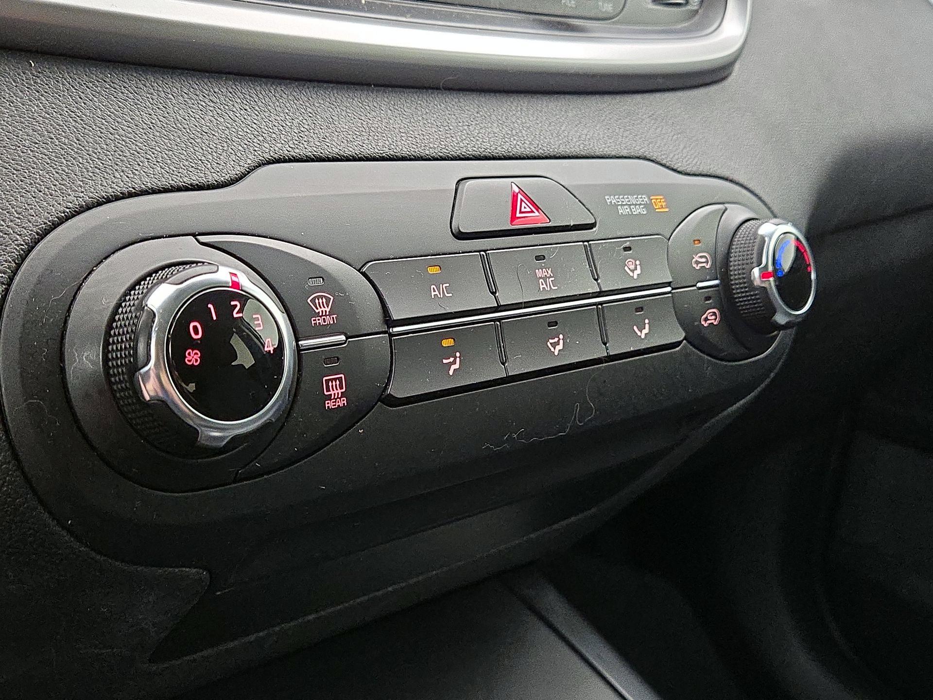 Thumbnail: 2016 Kia Sorento - 15