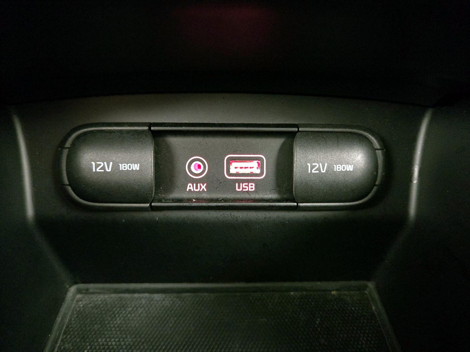 Thumbnail: 2016 Kia Sorento - 17