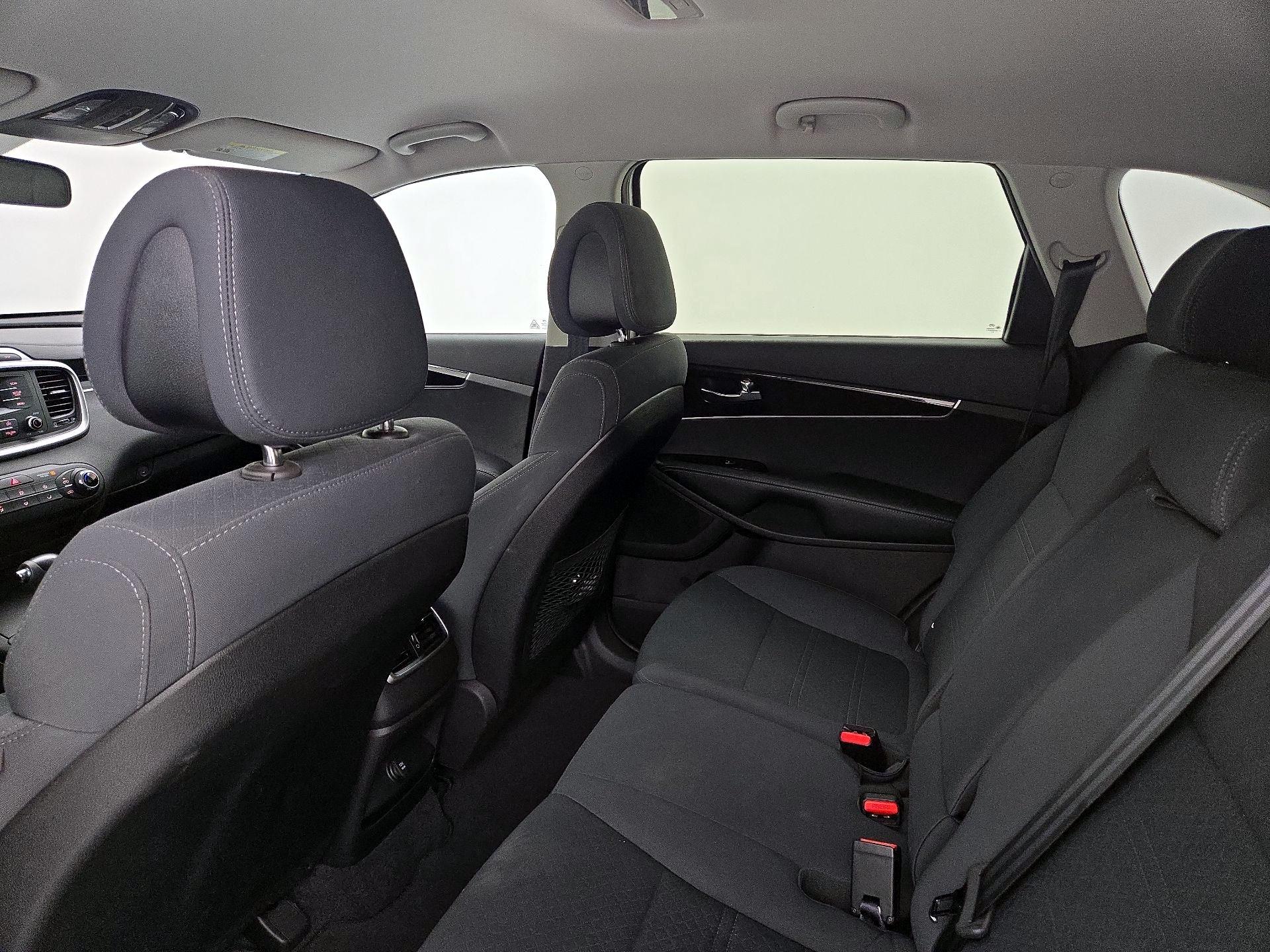Thumbnail: 2016 Kia Sorento - 18