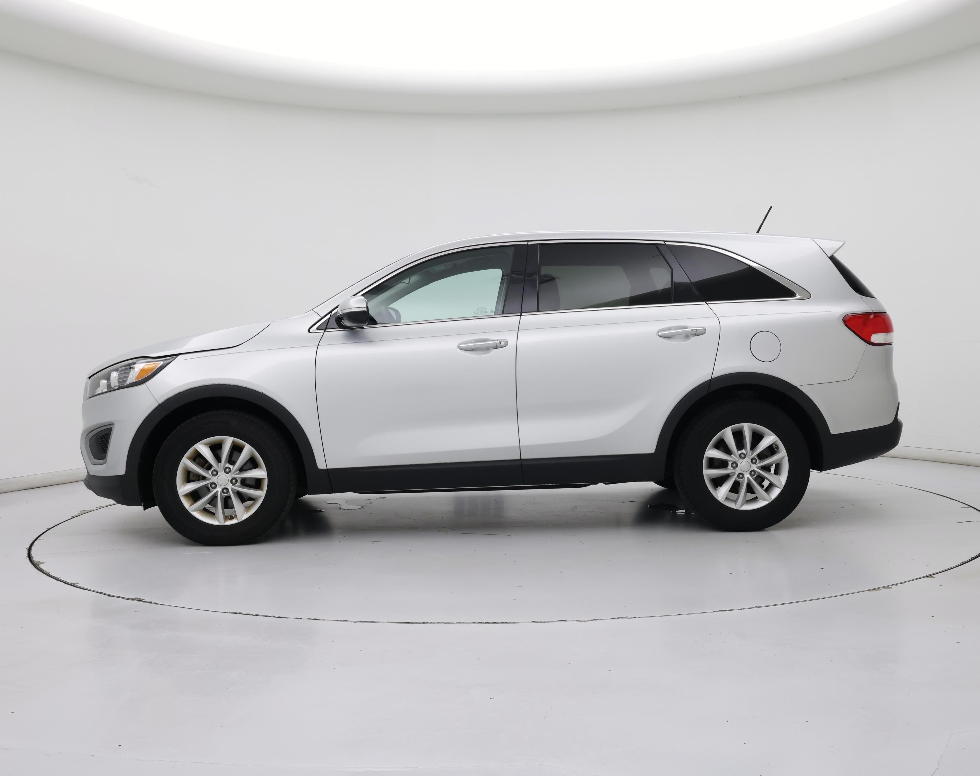 Thumbnail: 2016 Kia Sorento - 3
