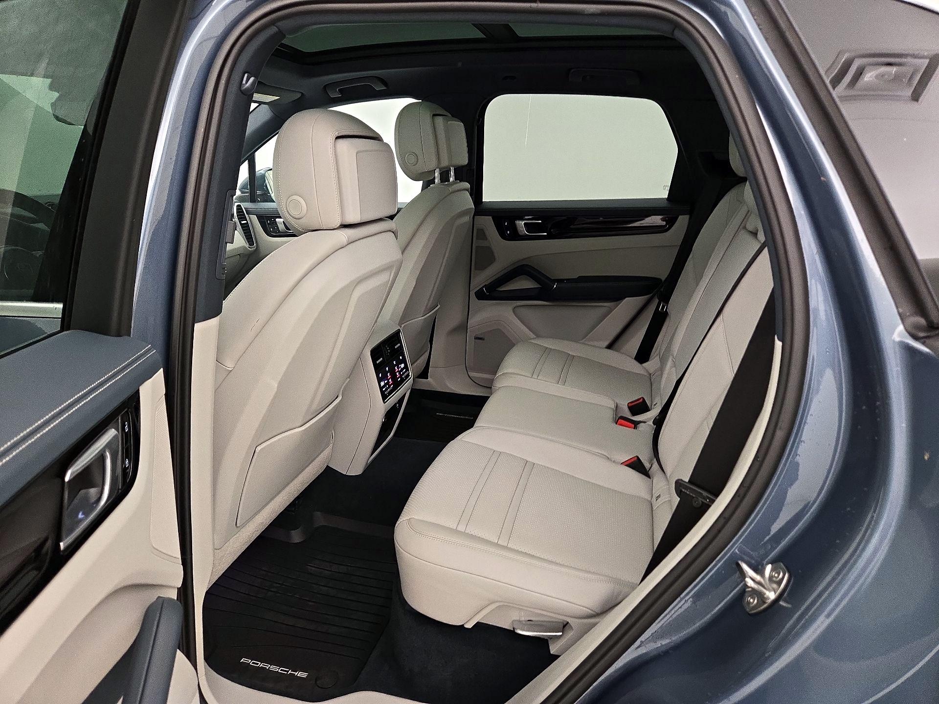Thumbnail: 2020 Porsche Cayenne - 20