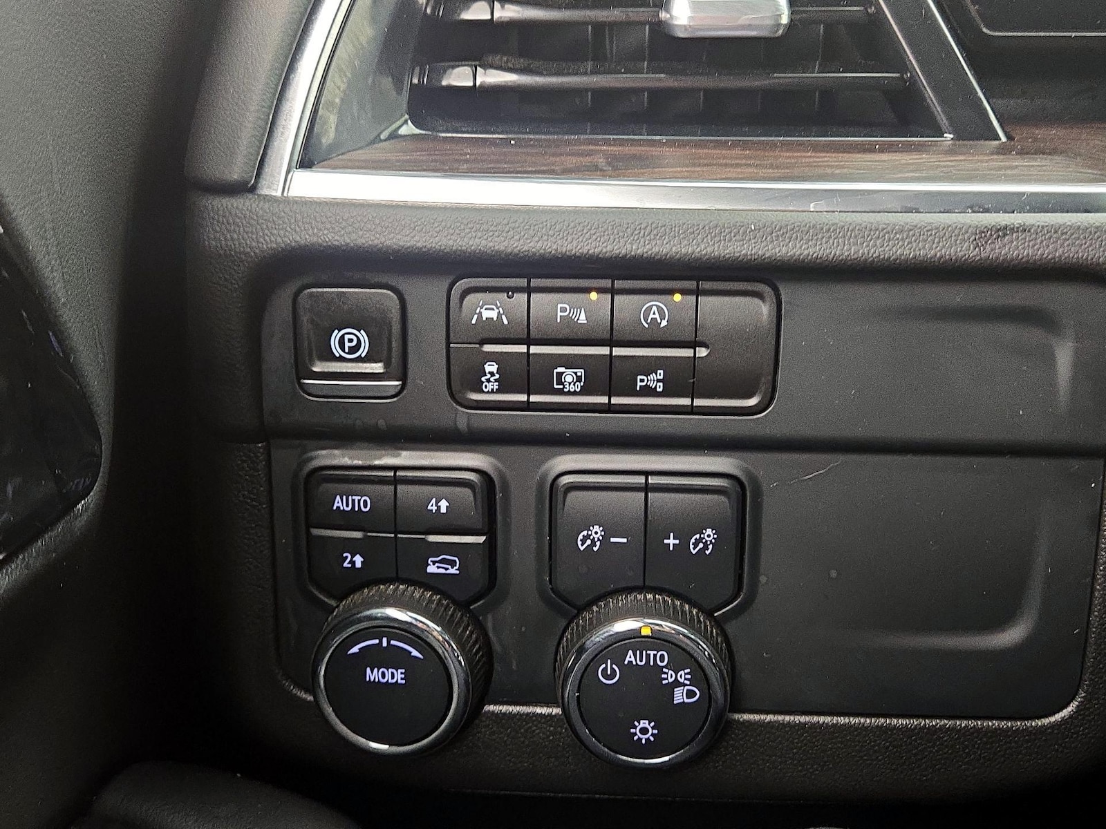 2025 Chevrolet Tahoe LS - Photo 14