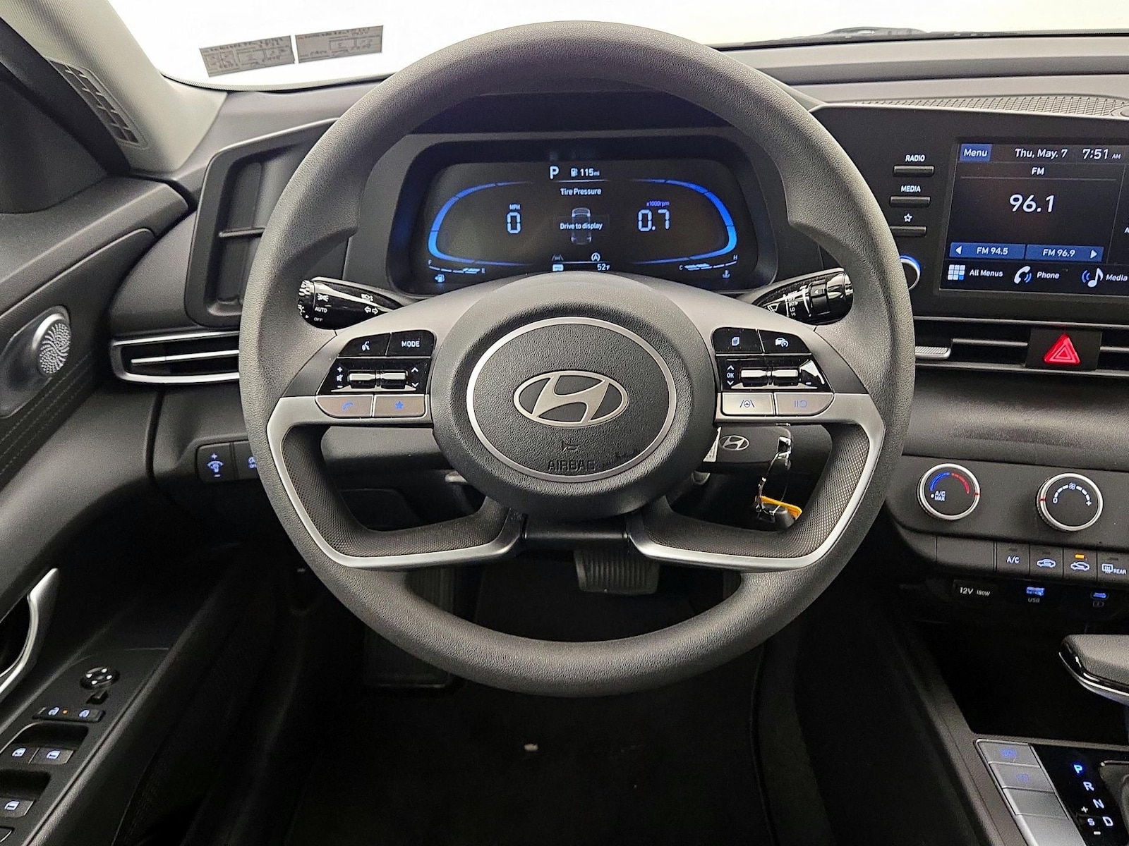 2024 Hyundai Elantra SE - Photo 11