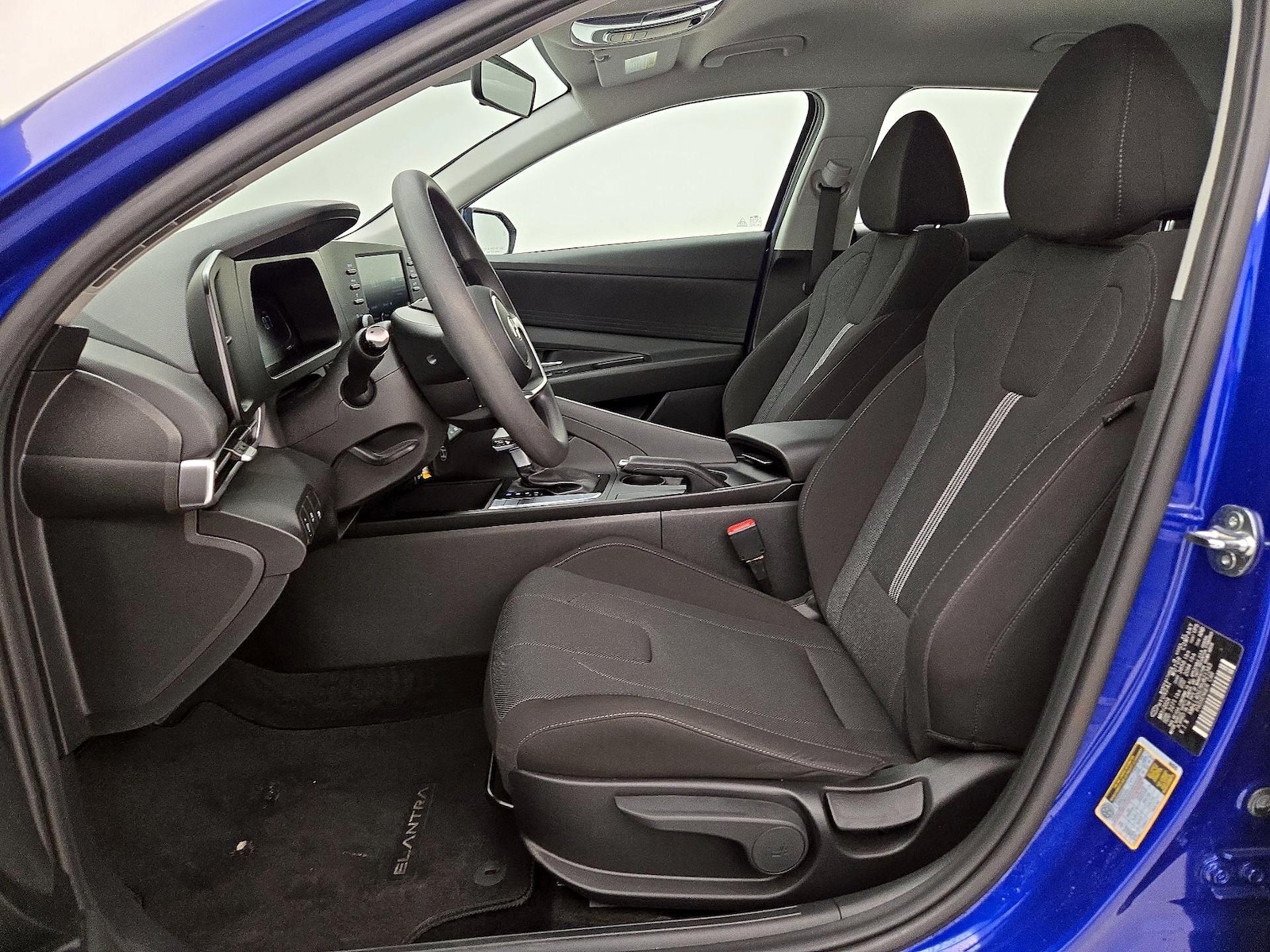 2024 Hyundai Elantra SE - Photo 12