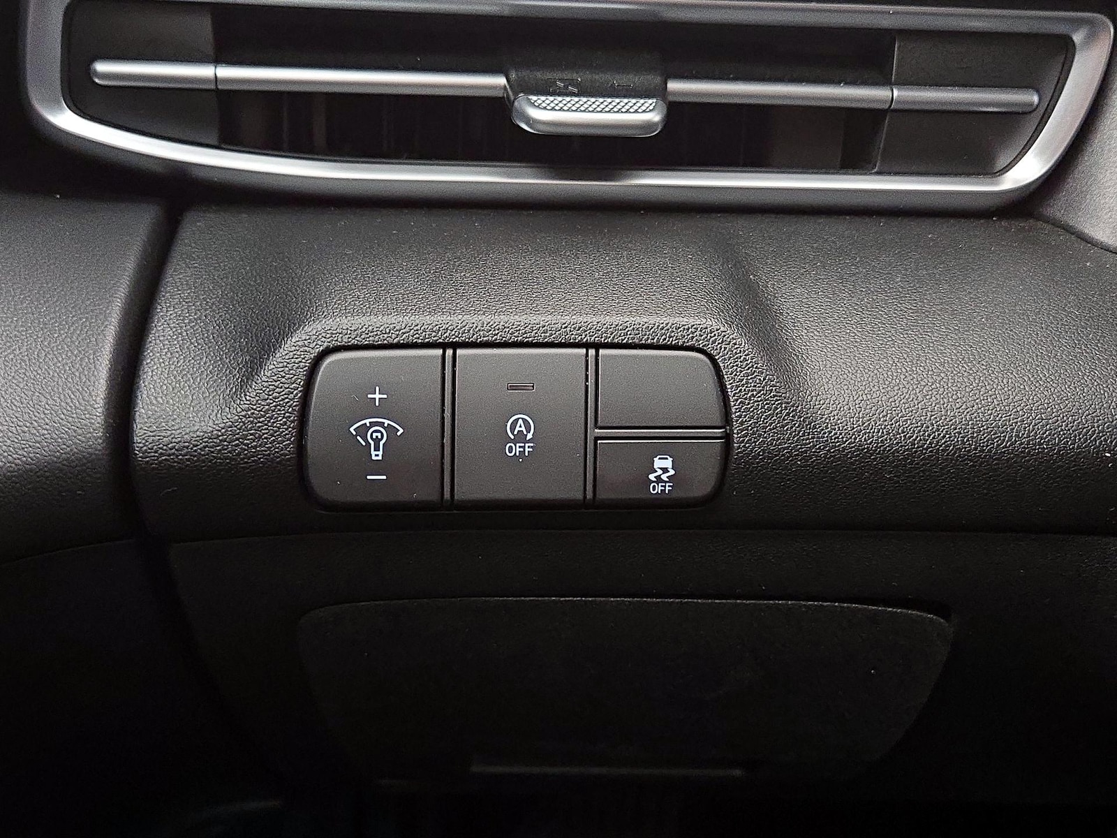 2024 Hyundai Elantra SE - Photo 14