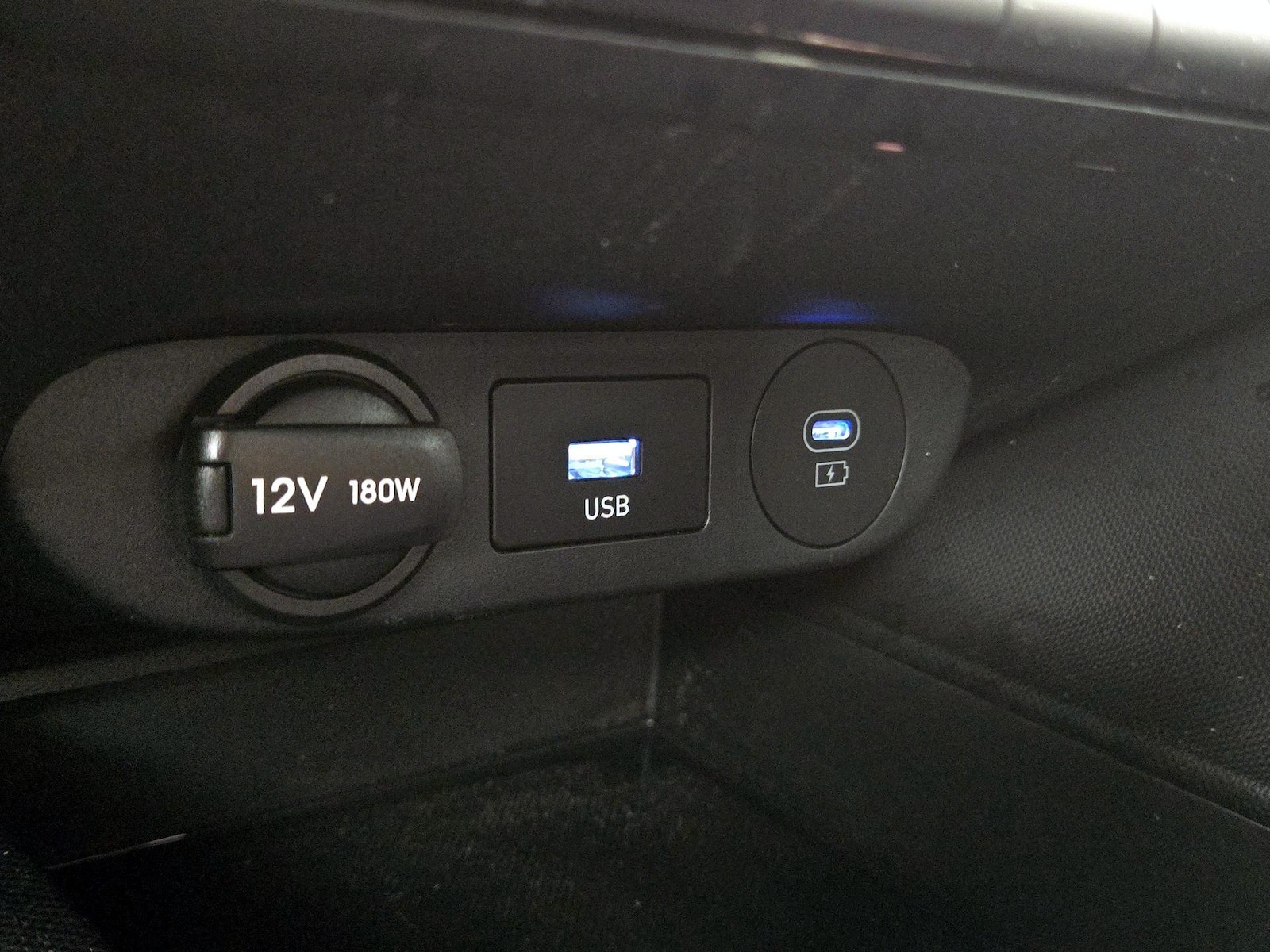 2024 Hyundai Elantra SE - Photo 19
