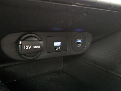 USB/AUX Ports