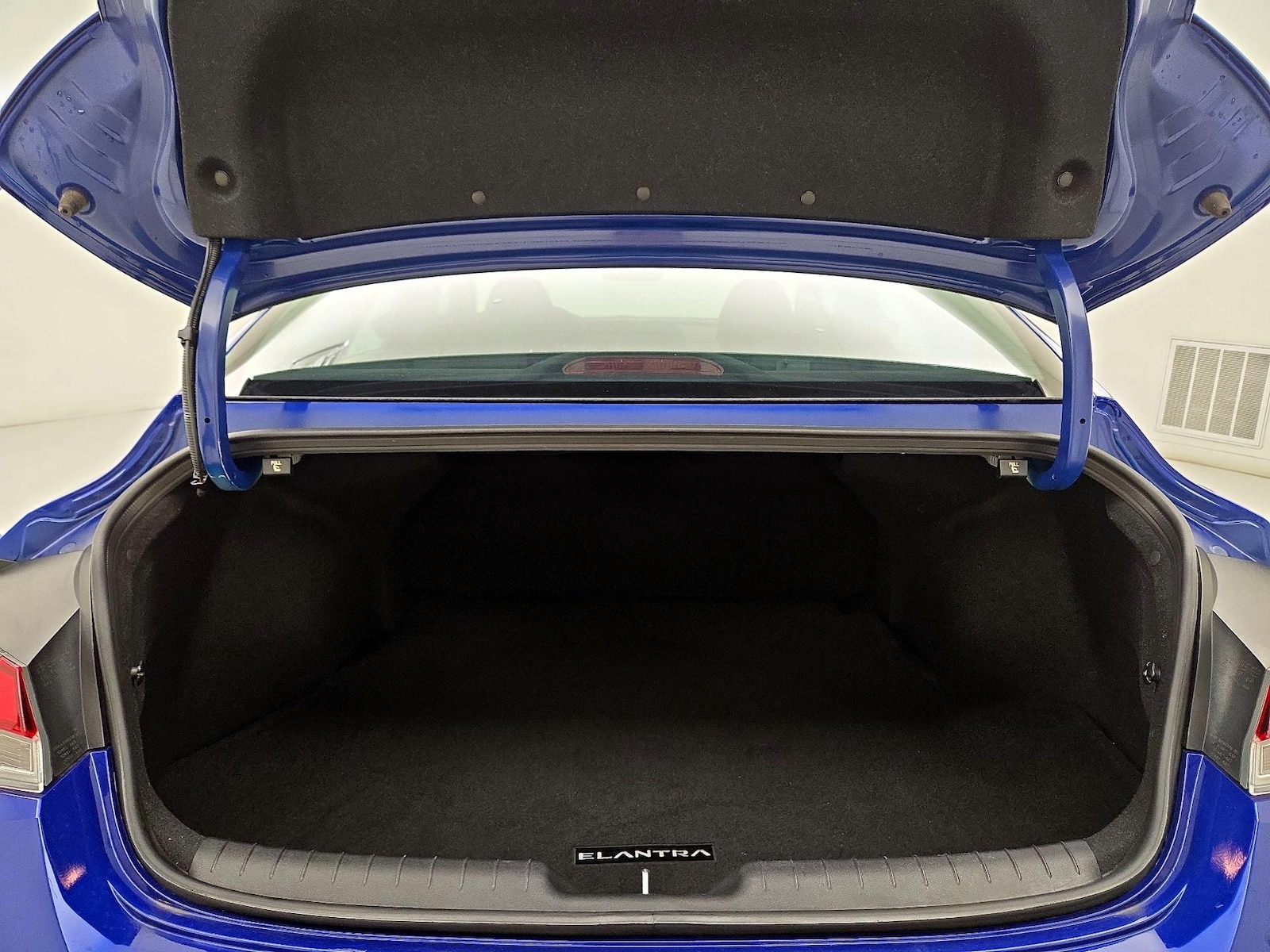2024 Hyundai Elantra SE - Photo 21