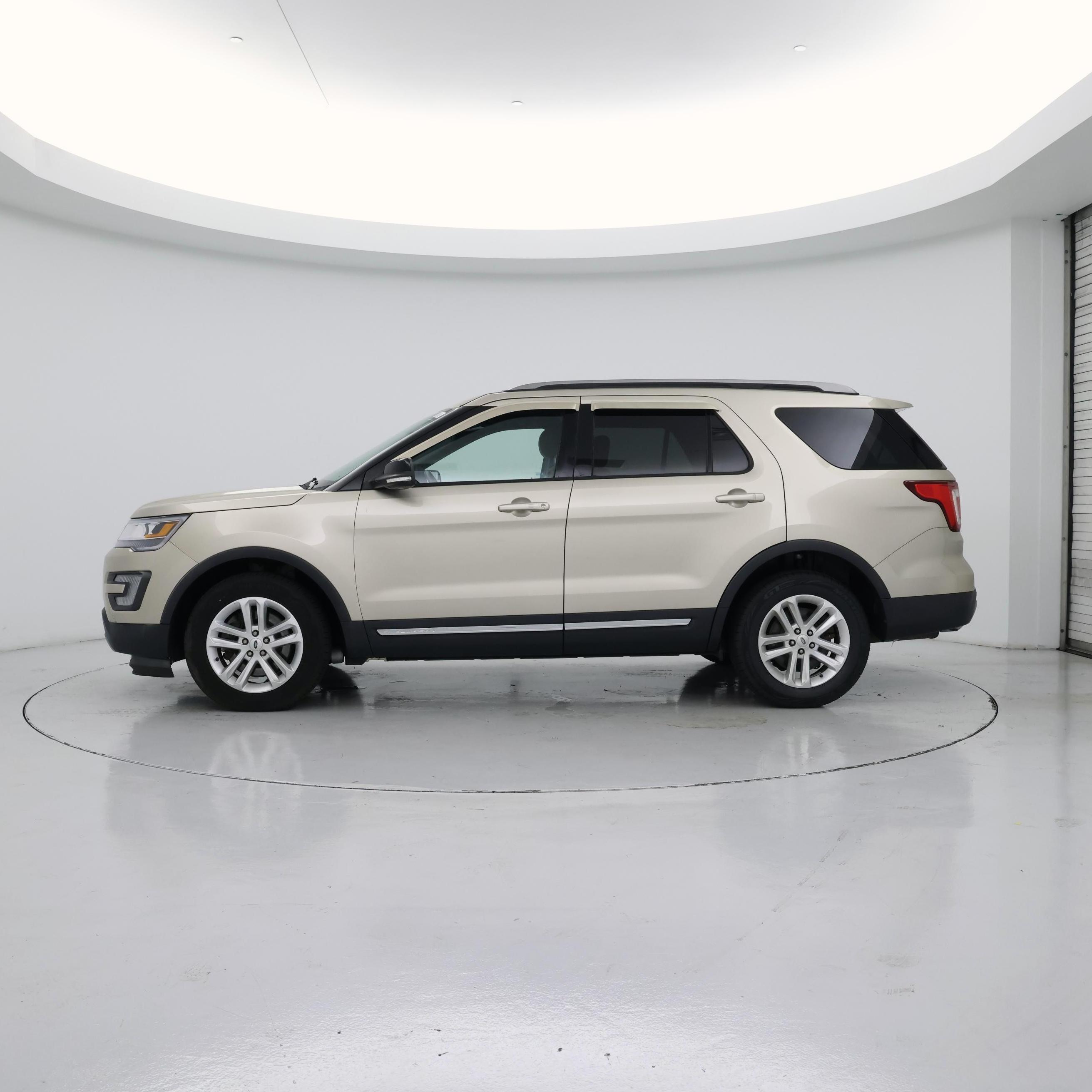 Thumbnail: 2017 Ford Explorer - 3