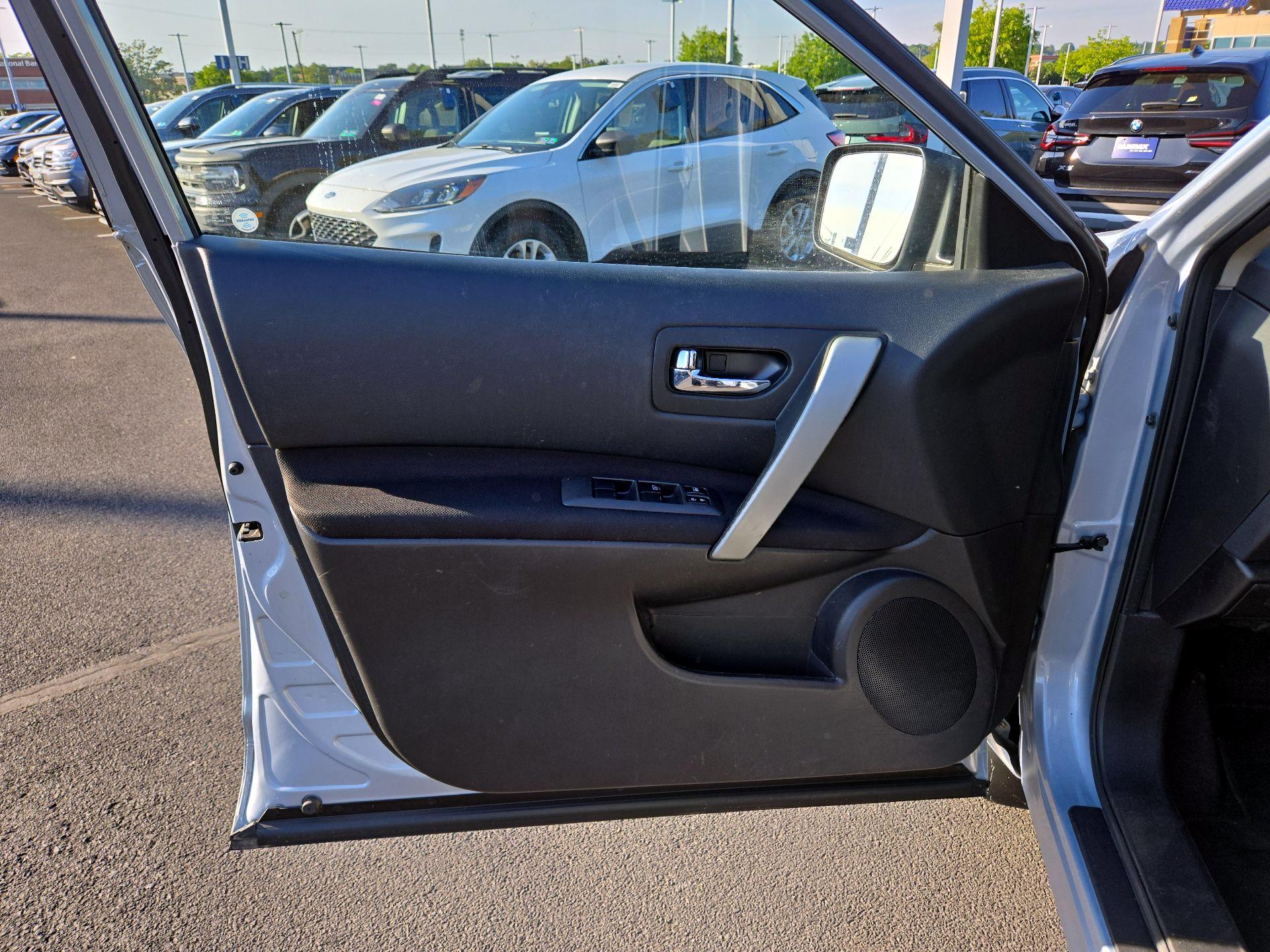 Thumbnail: 2015 Nissan Rogue - 10