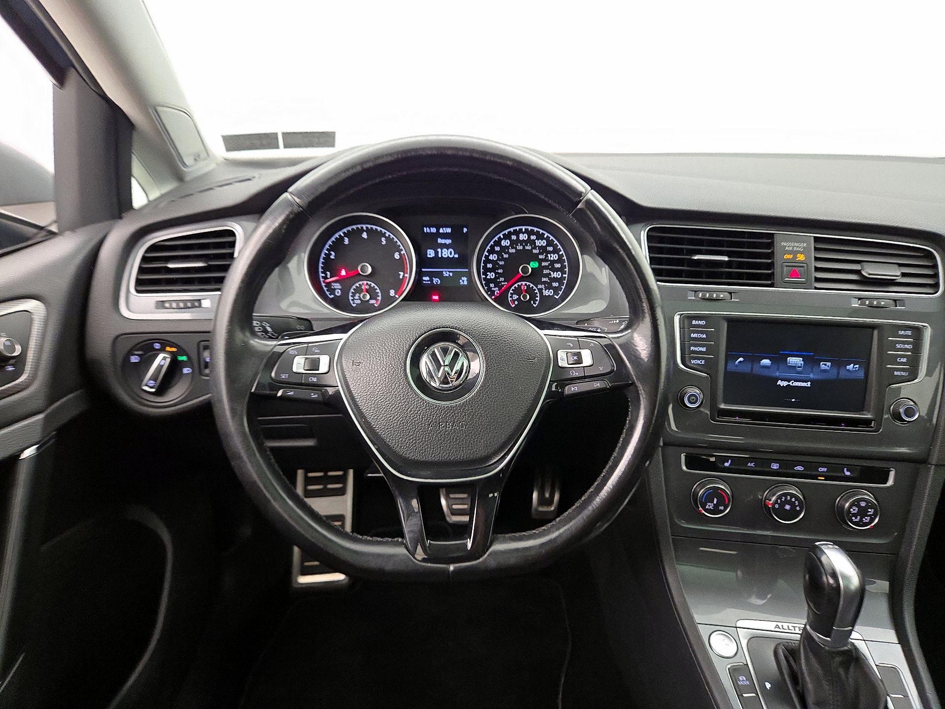 Thumbnail: 2017 Volkswagen Golf - 10