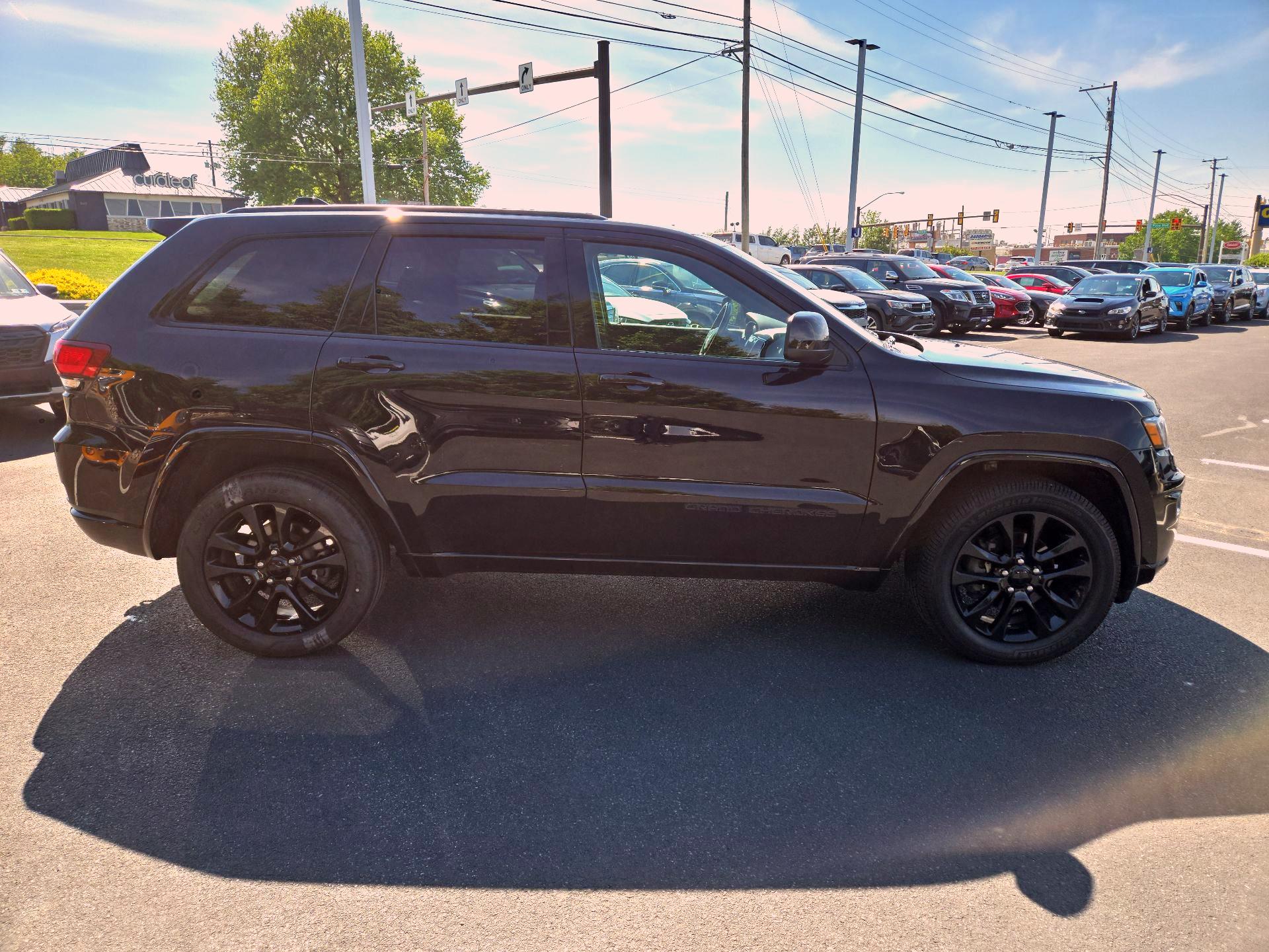 Thumbnail: 2020 Jeep Grand Cherokee - 4