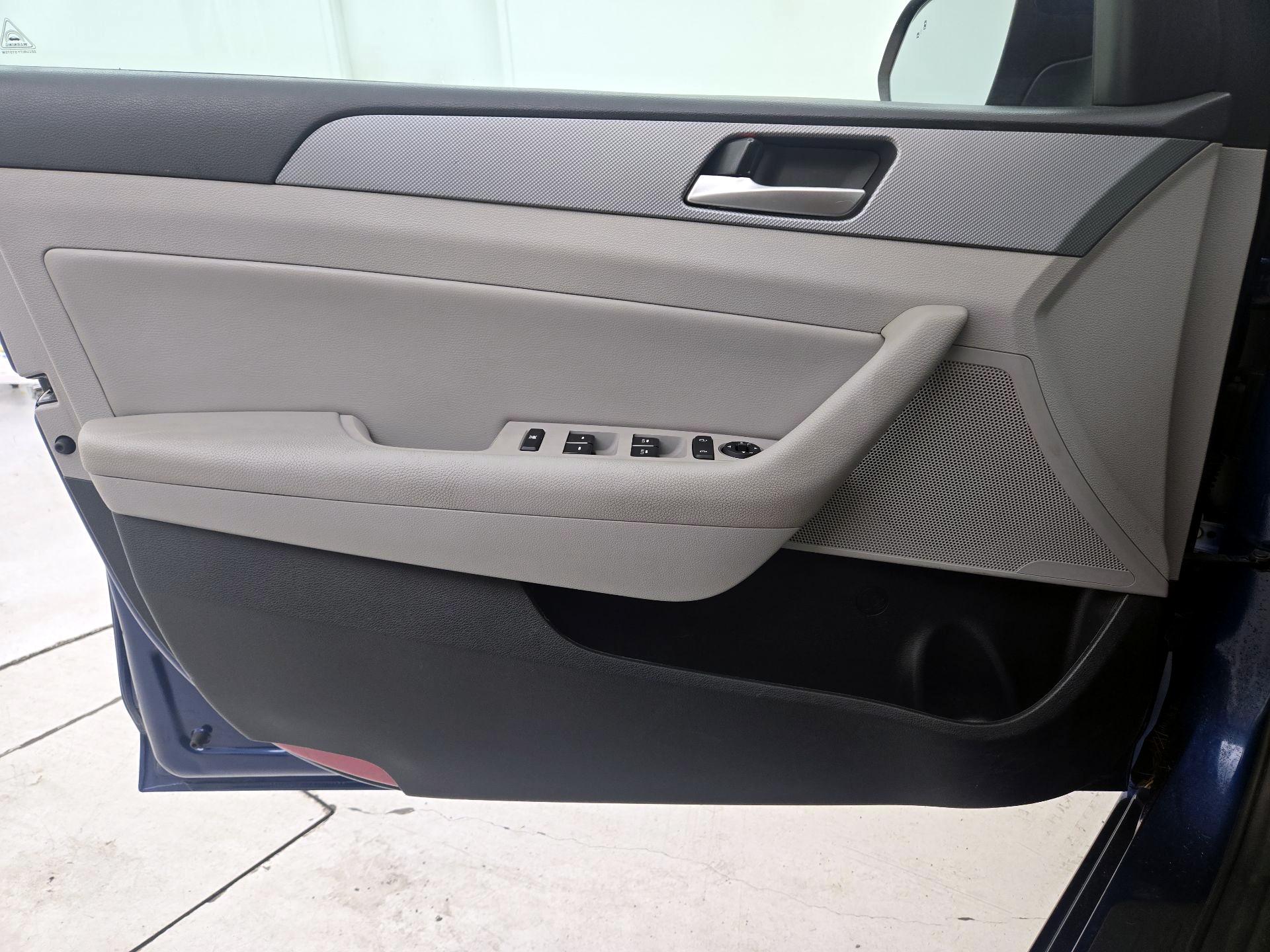 Thumbnail: 2019 Hyundai Sonata - 12
