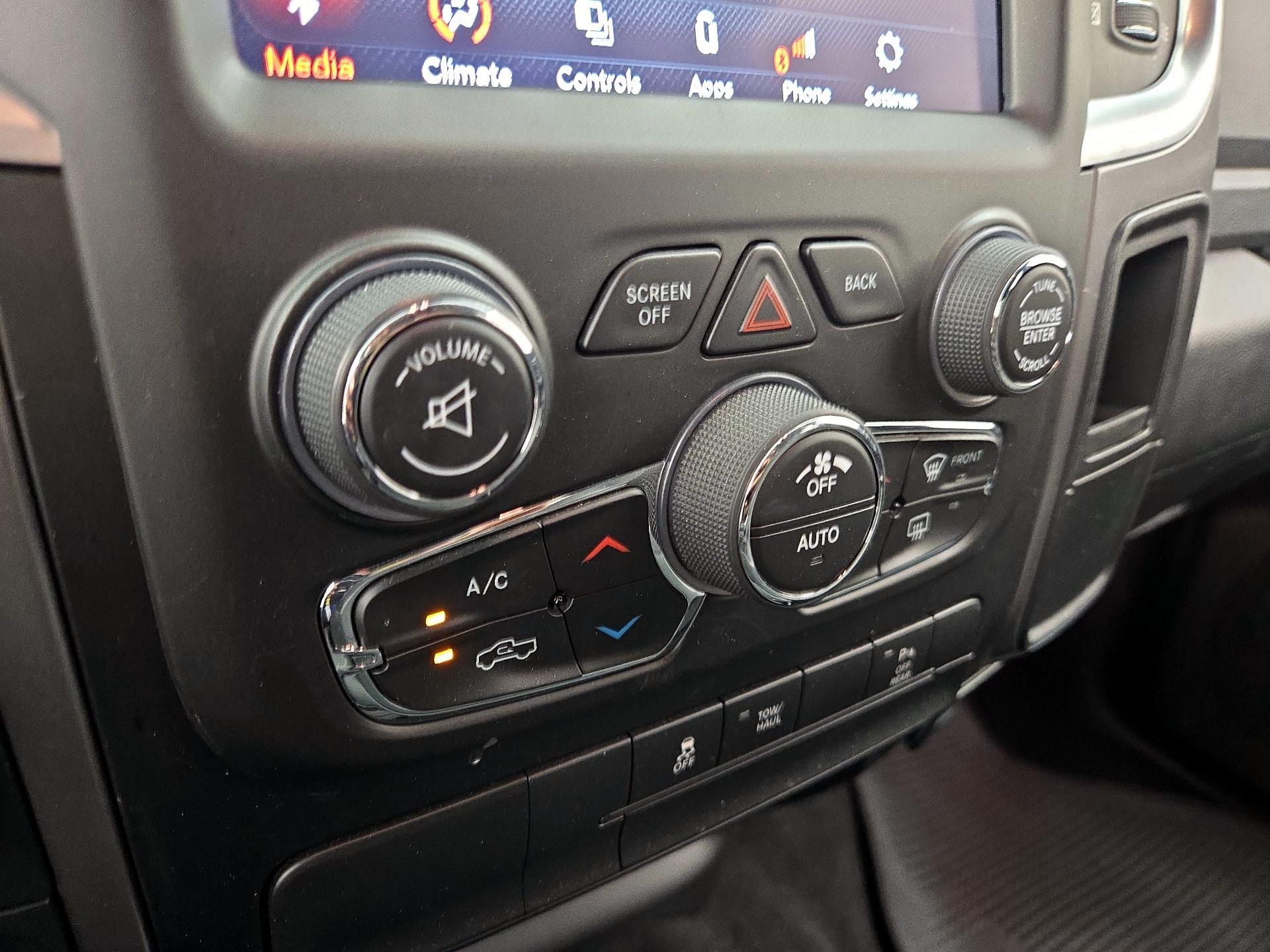 Thumbnail: 2021 RAM 1500 Classic - 16