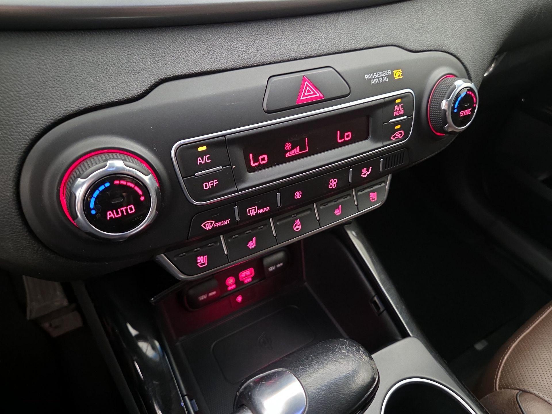 Thumbnail: 2019 Kia Sorento - 16