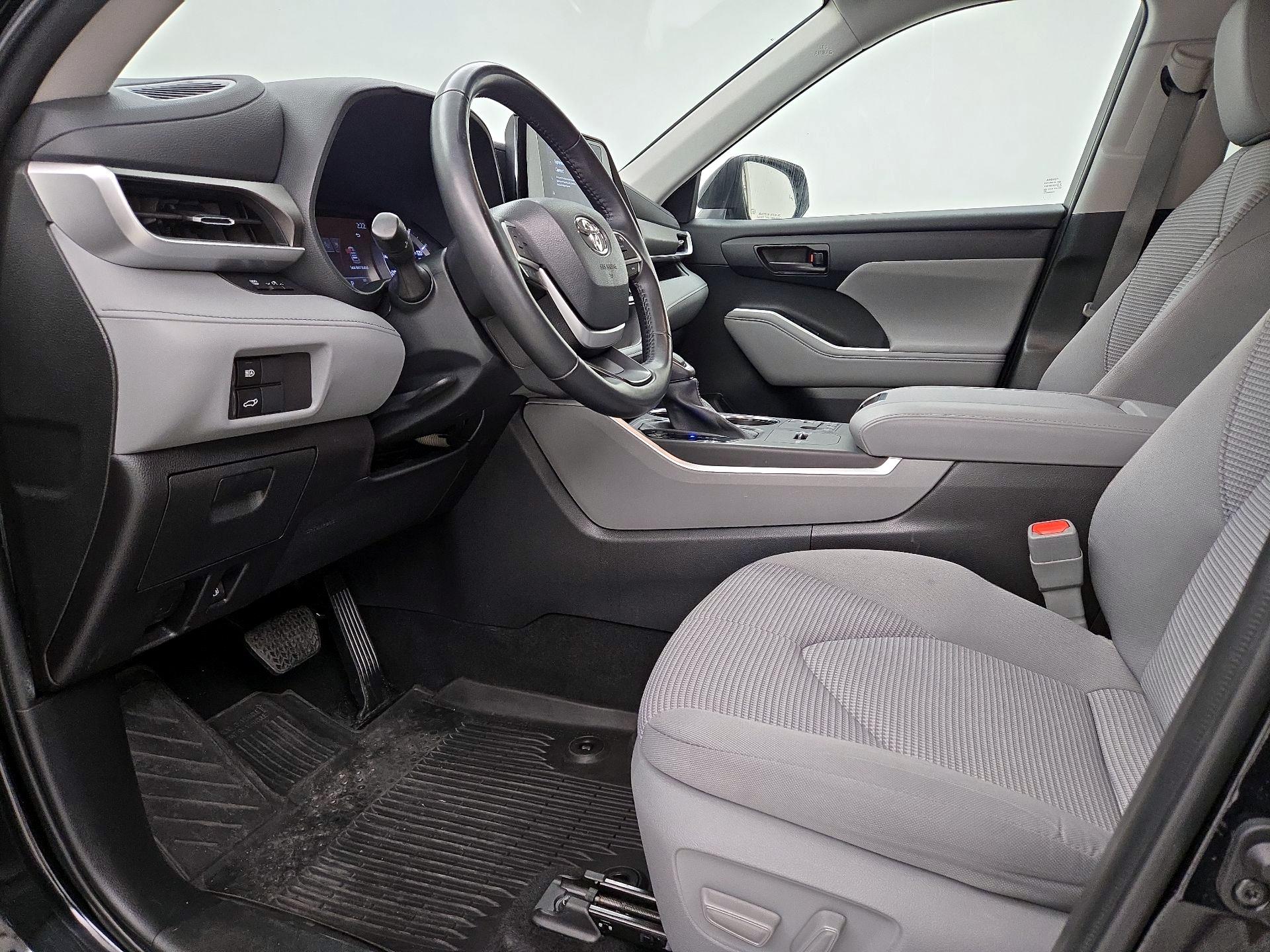 Thumbnail: 2023 Toyota Highlander - 11