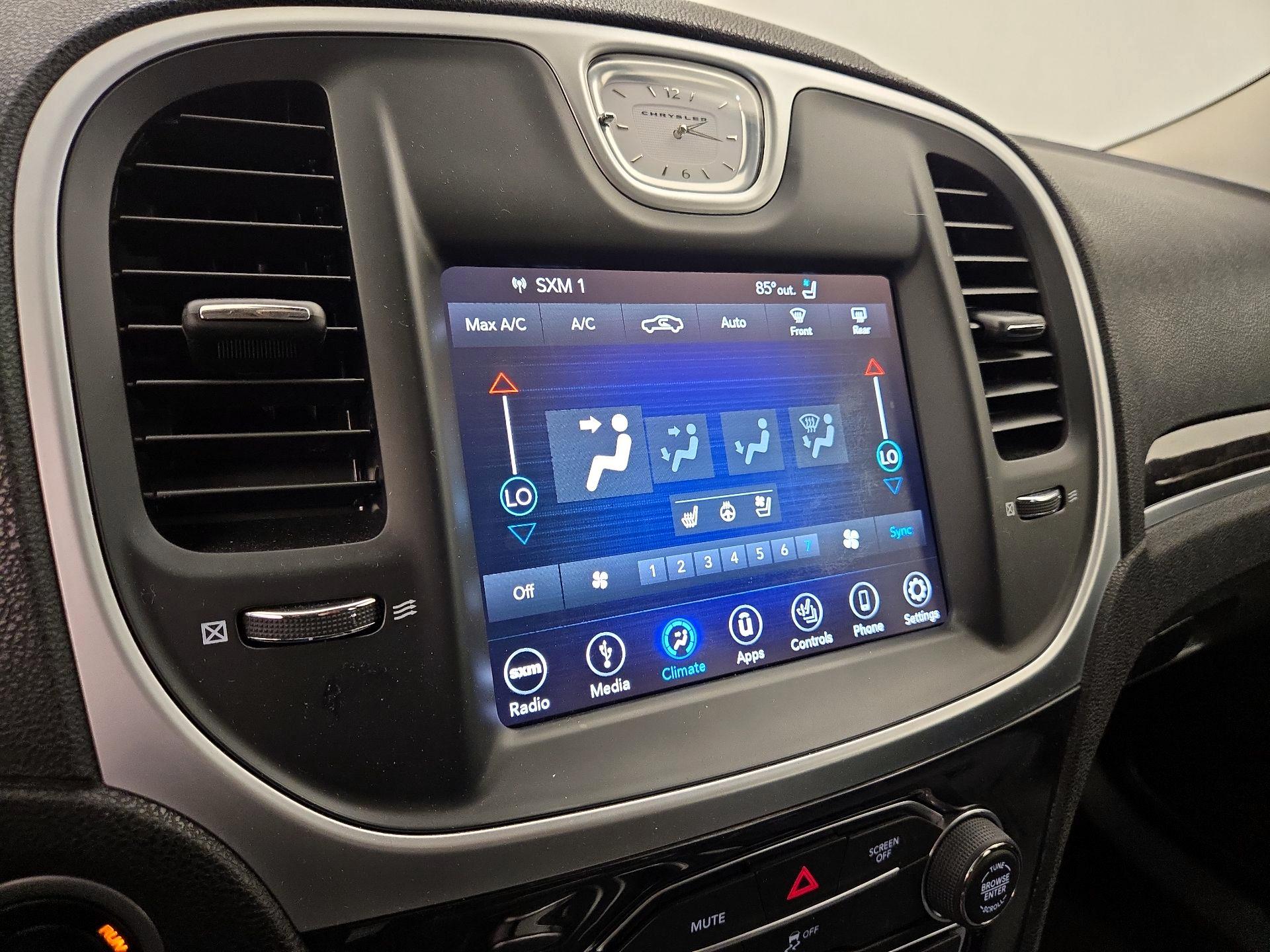 Thumbnail: 2019 Chrysler 300 - 15