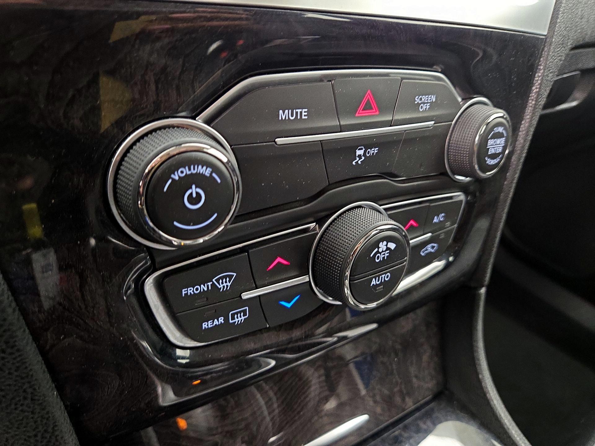 Thumbnail: 2019 Chrysler 300 - 16