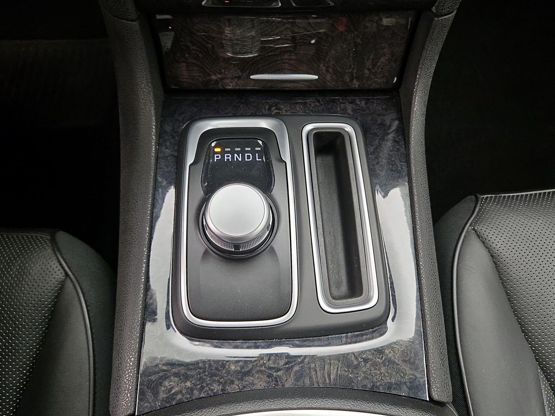 Thumbnail: 2019 Chrysler 300 - 17