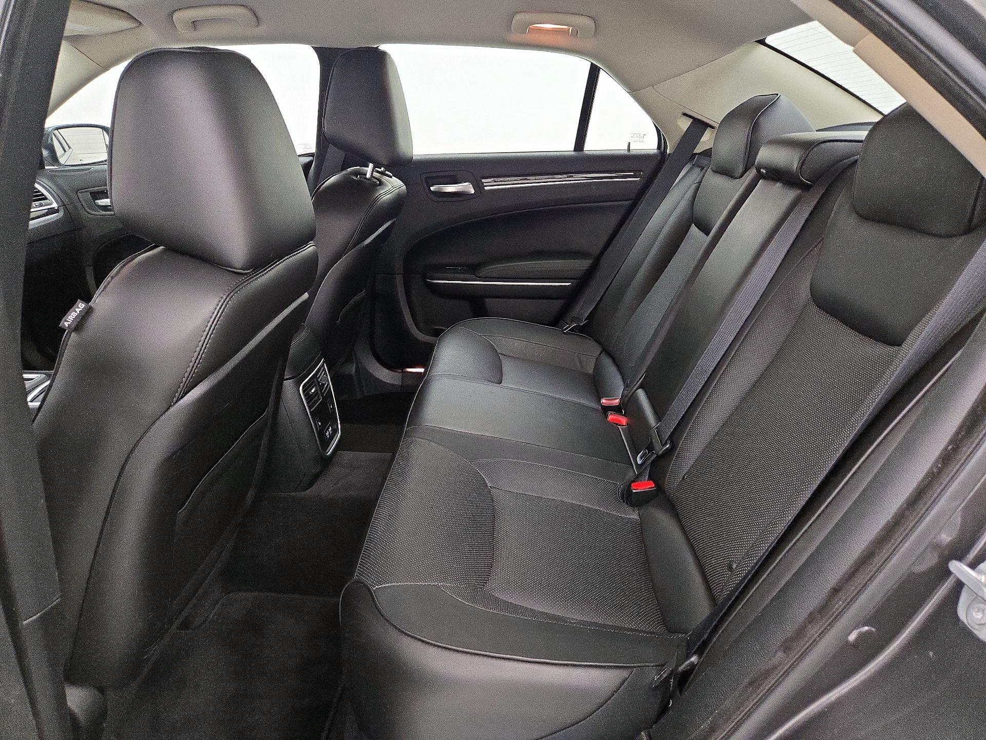 Thumbnail: 2019 Chrysler 300 - 18