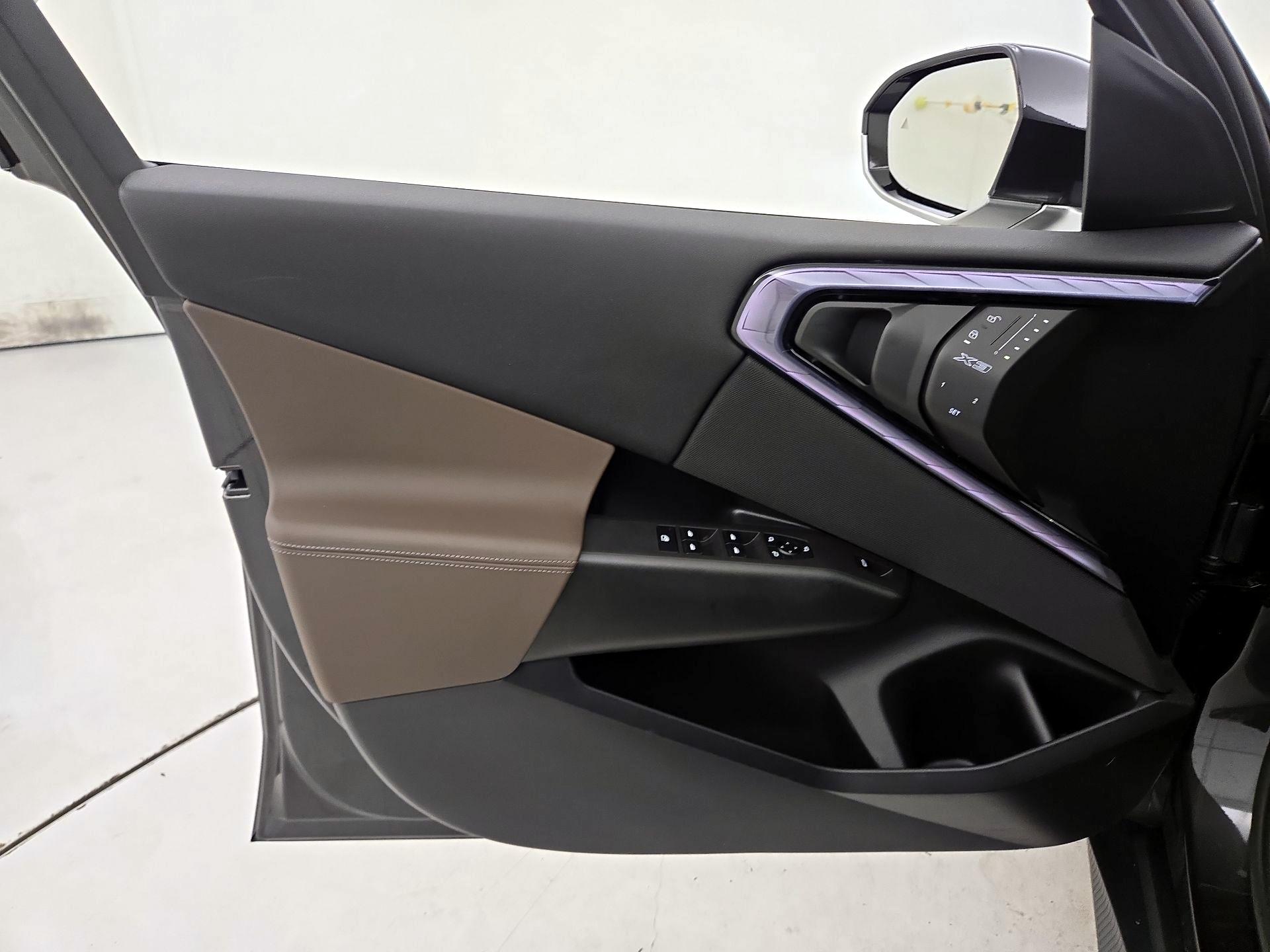 Thumbnail: 2025 BMW X3 - 12