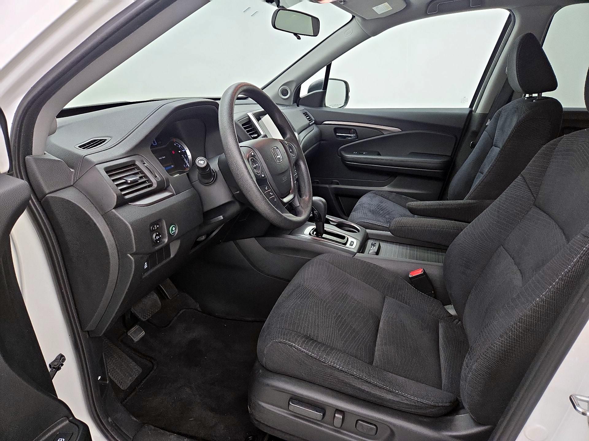 Thumbnail: 2017 Honda Pilot - 11