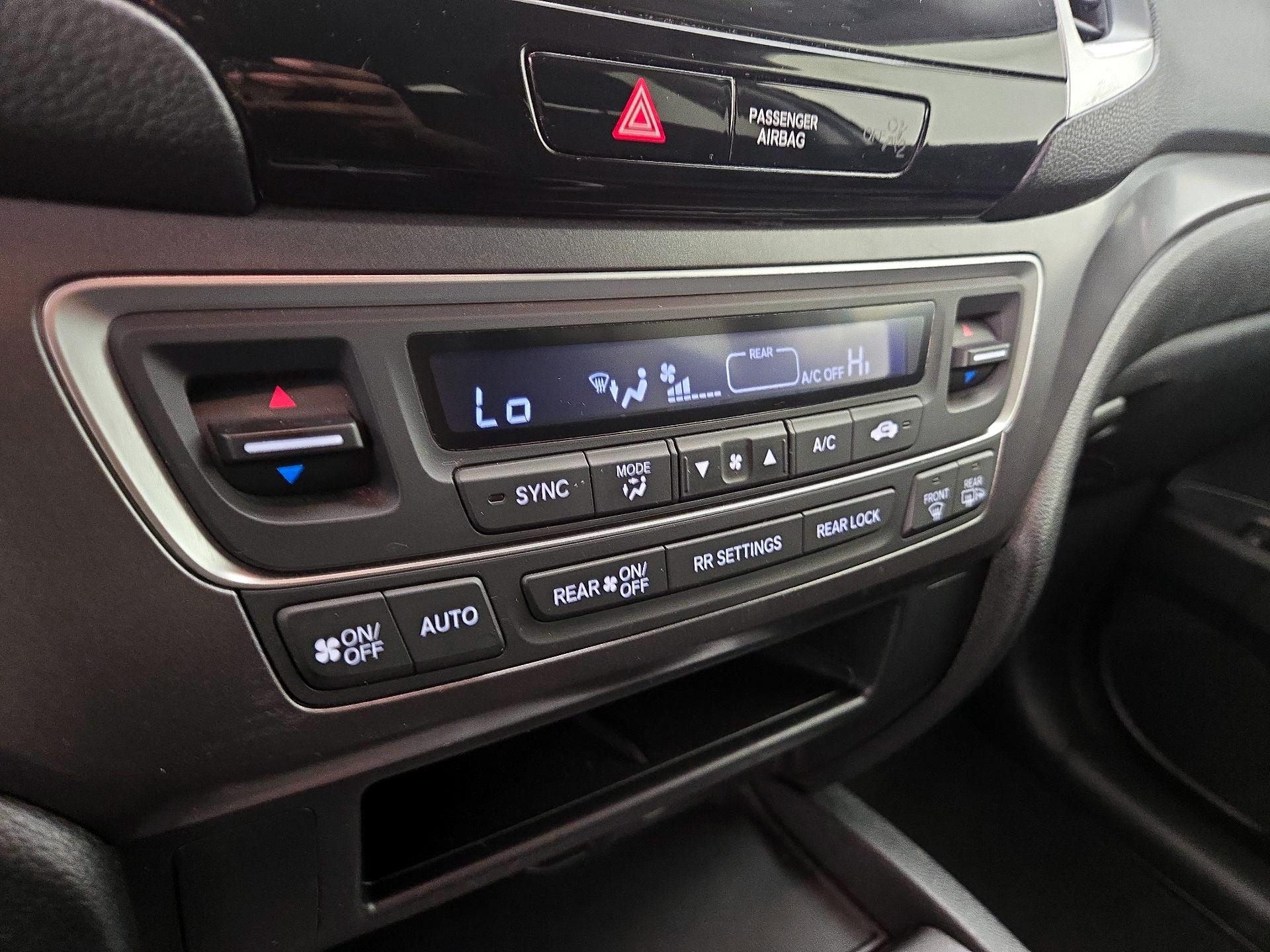 Thumbnail: 2017 Honda Pilot - 16