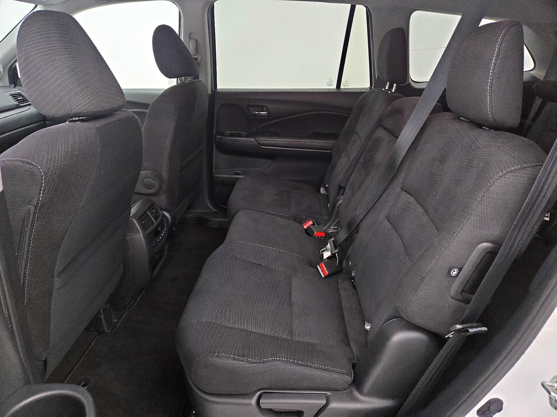 Thumbnail: 2017 Honda Pilot - 19