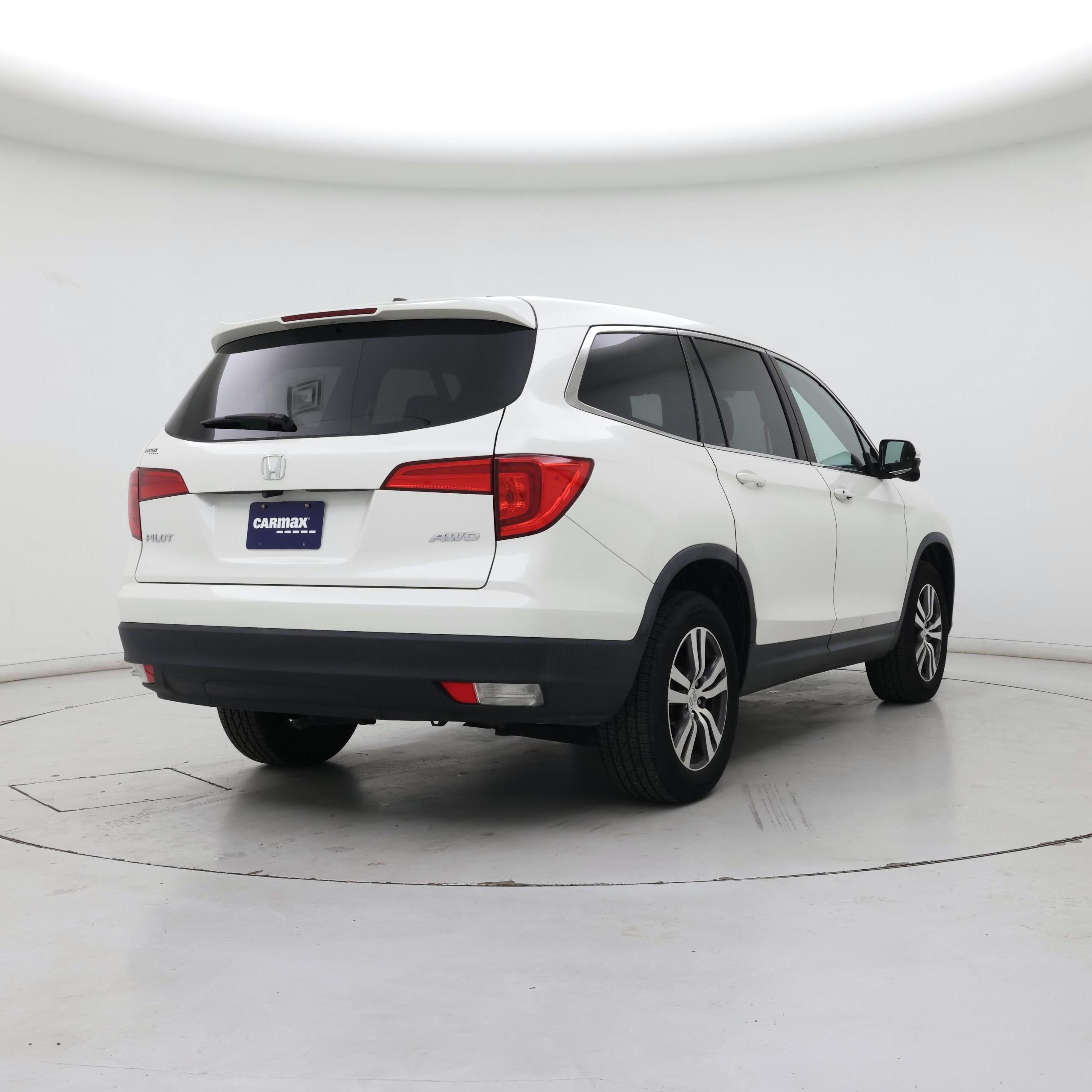 Thumbnail: 2017 Honda Pilot - 8