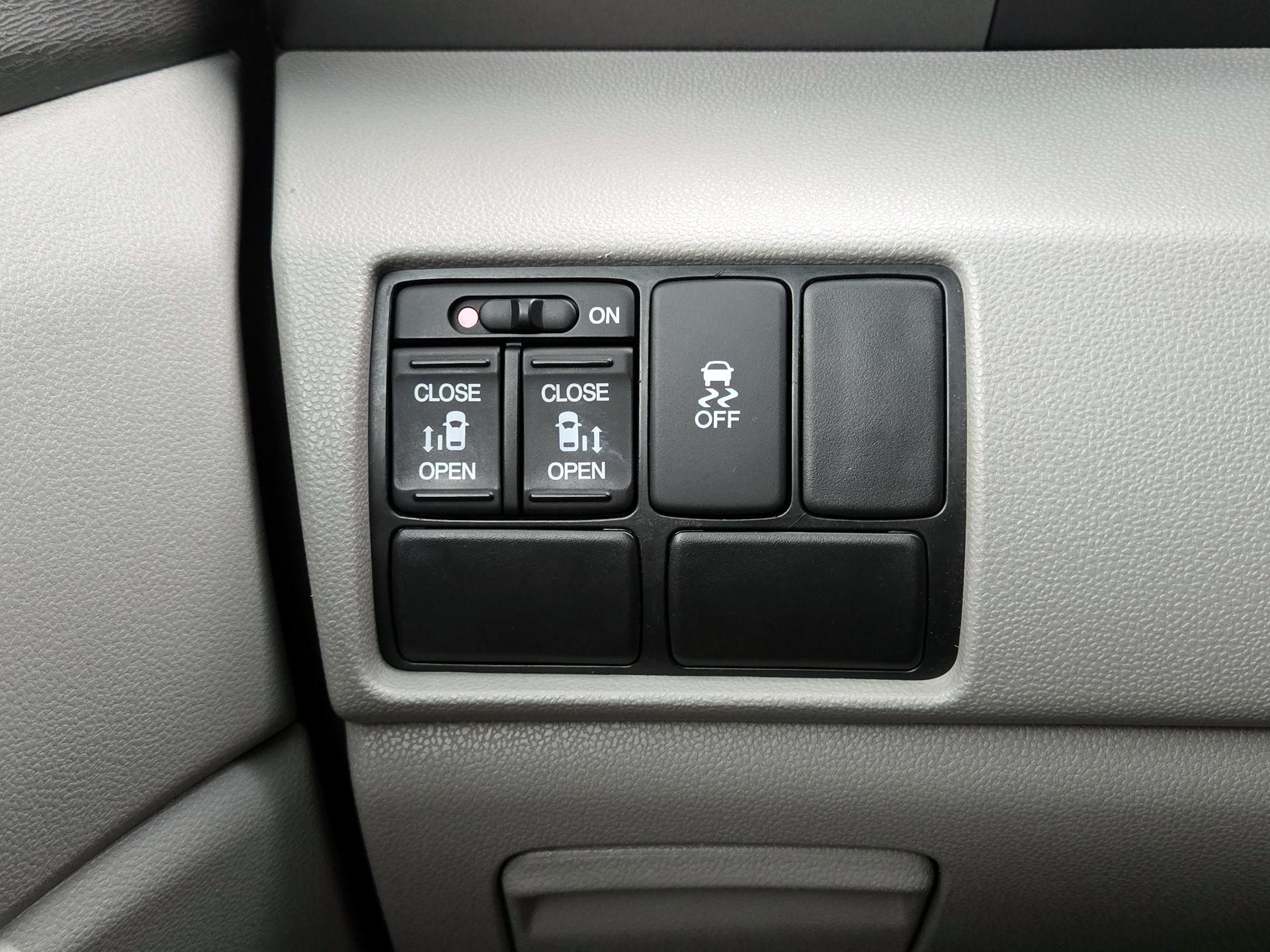 Thumbnail: 2016 Honda Odyssey - 13