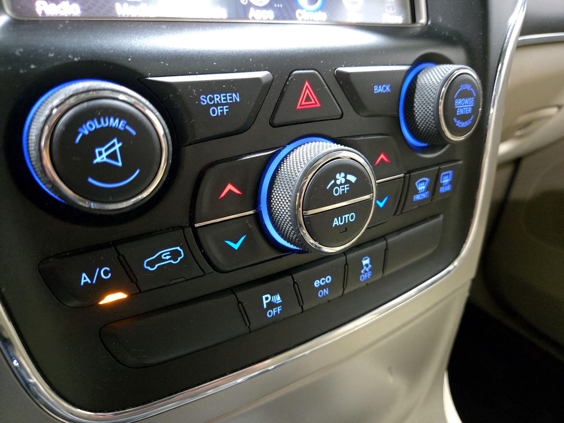 Thumbnail: 2015 Jeep Grand Cherokee - 16