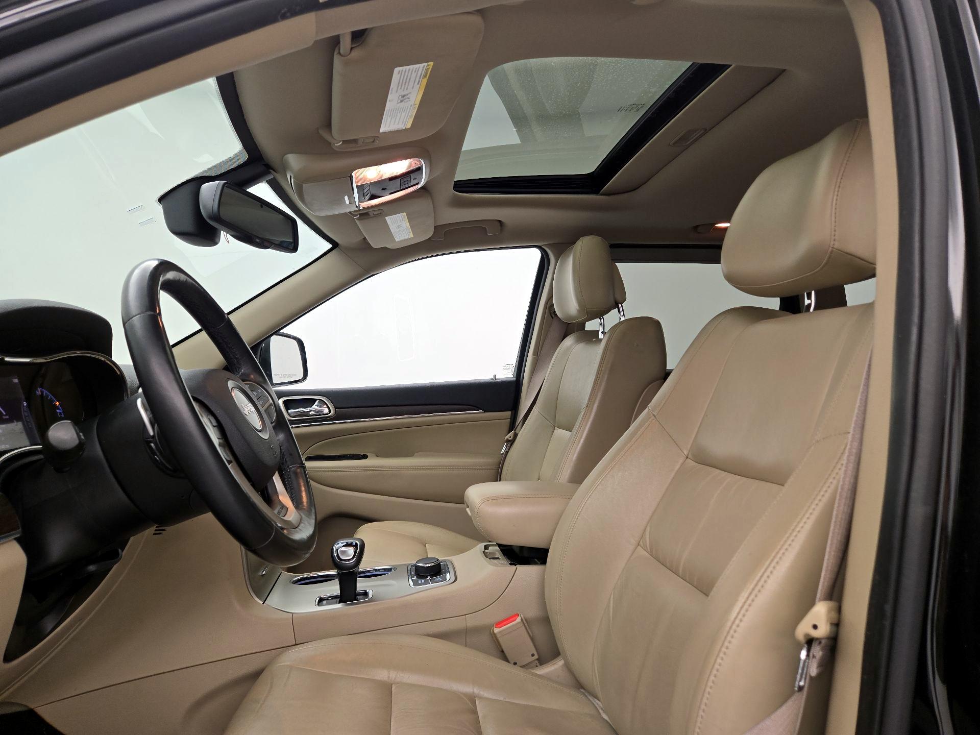 Thumbnail: 2015 Jeep Grand Cherokee - 19