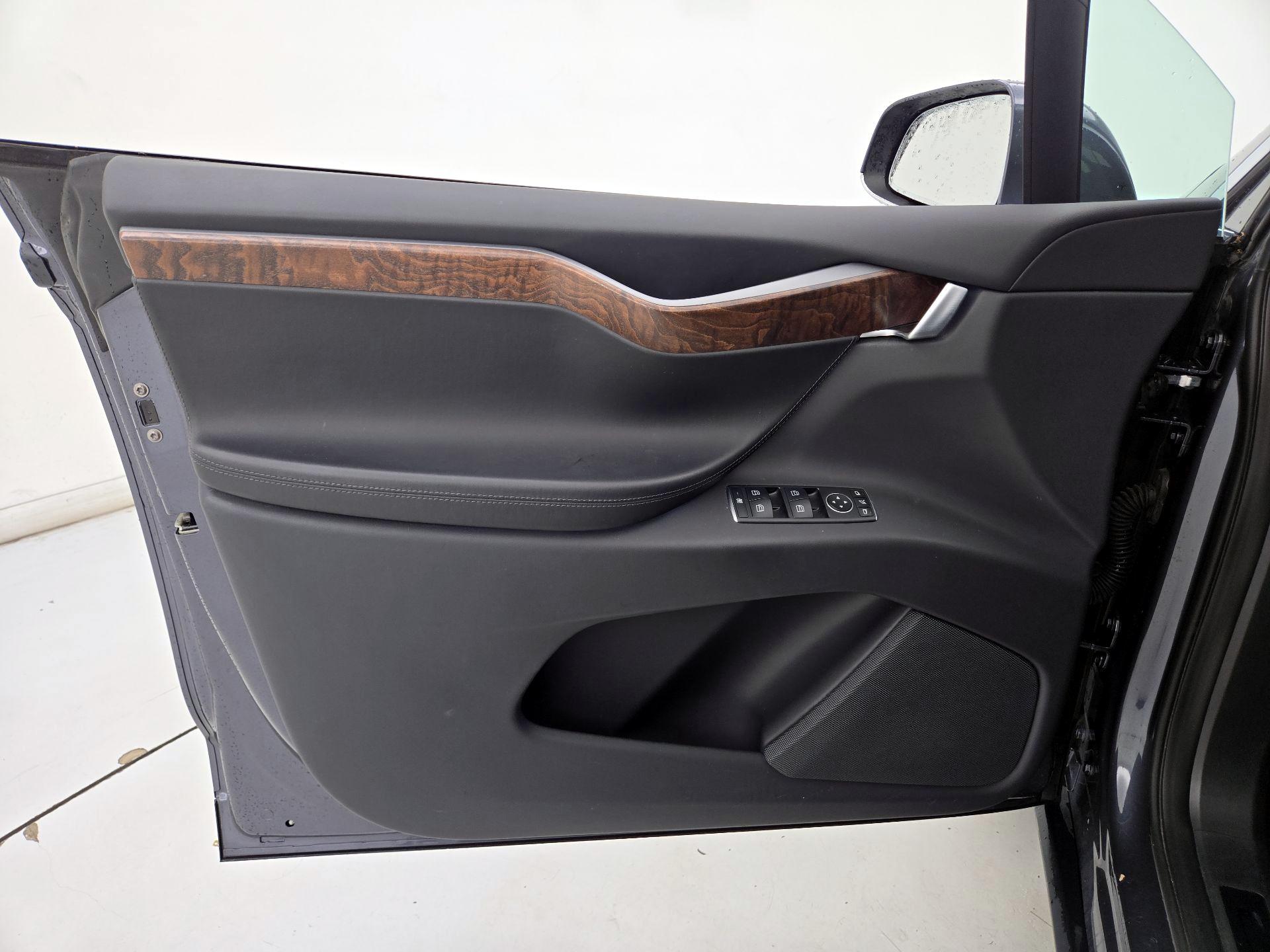 Thumbnail: 2021 Tesla Model X - 12