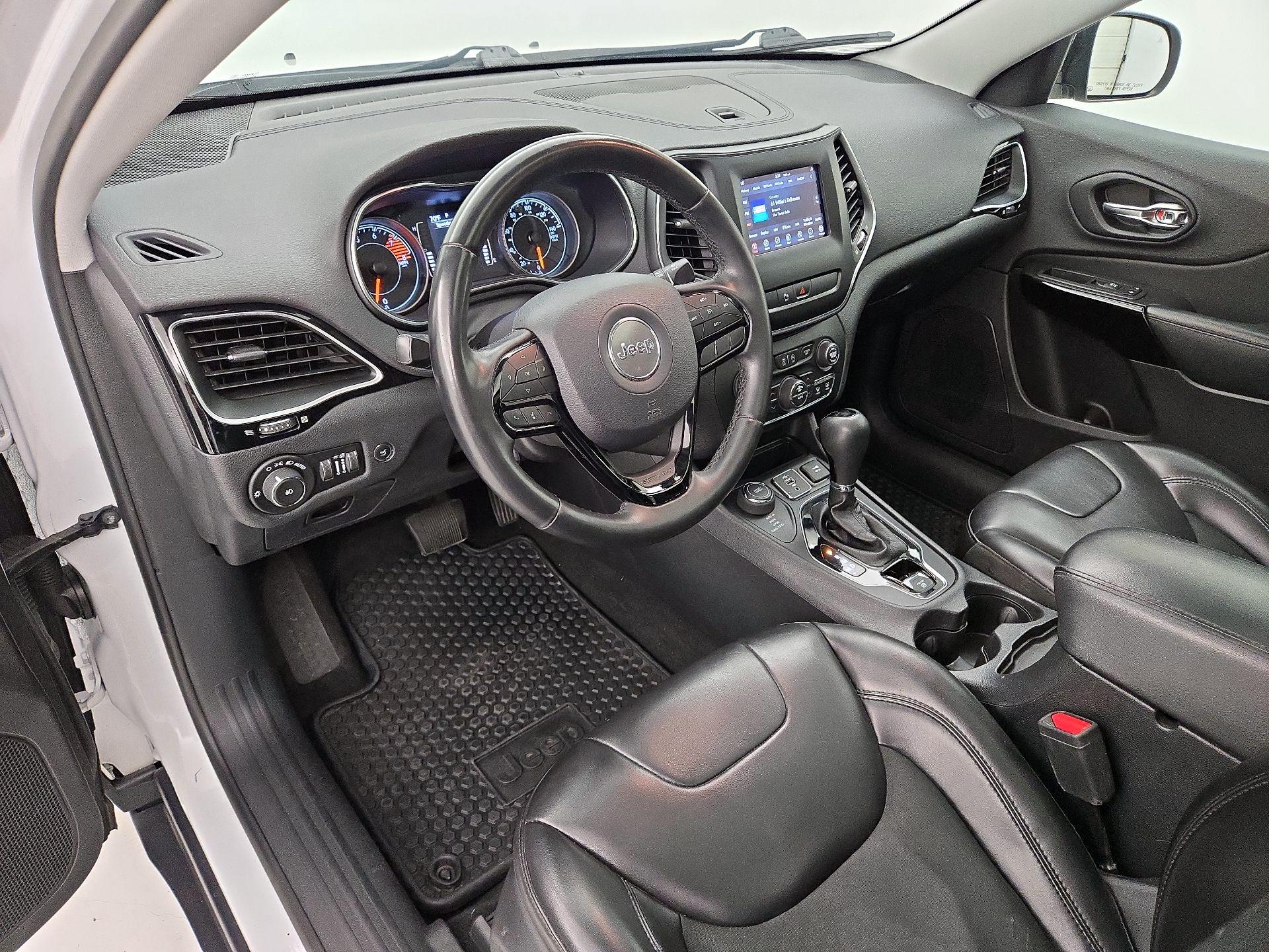 Thumbnail: 2019 Jeep Cherokee - 11