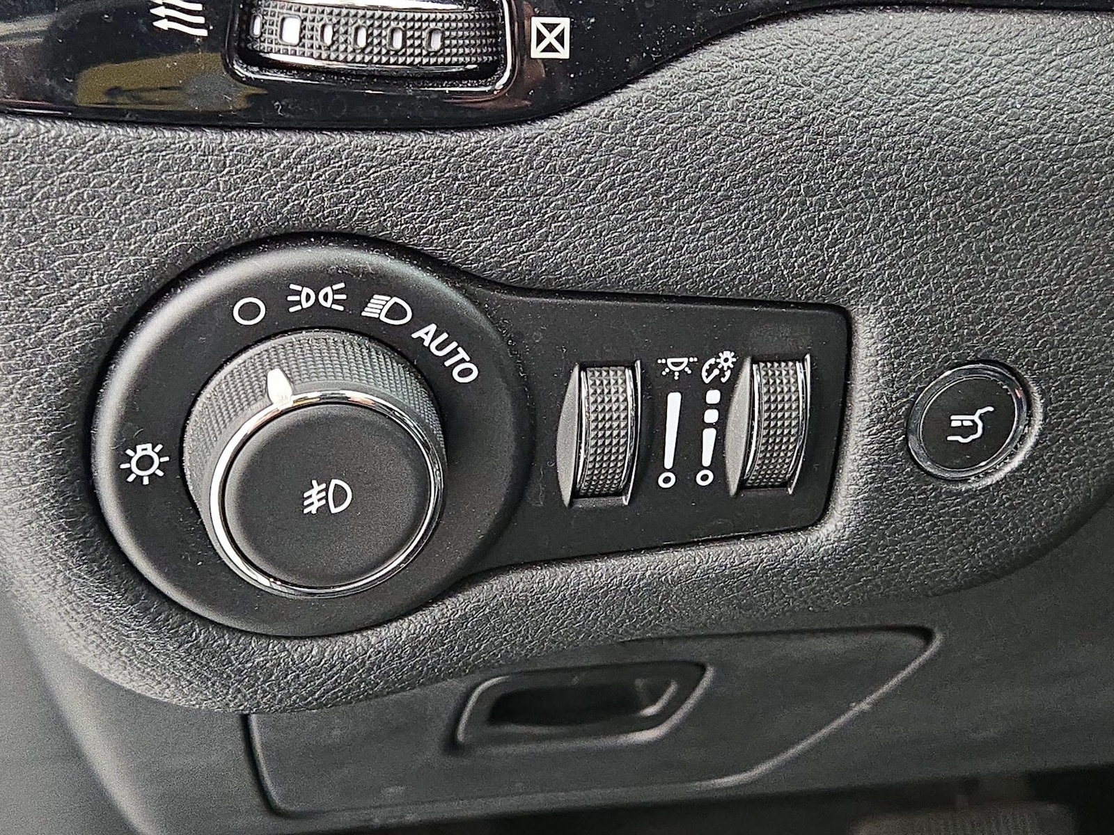 2019 Jeep Cherokee Altitude - Photo 14