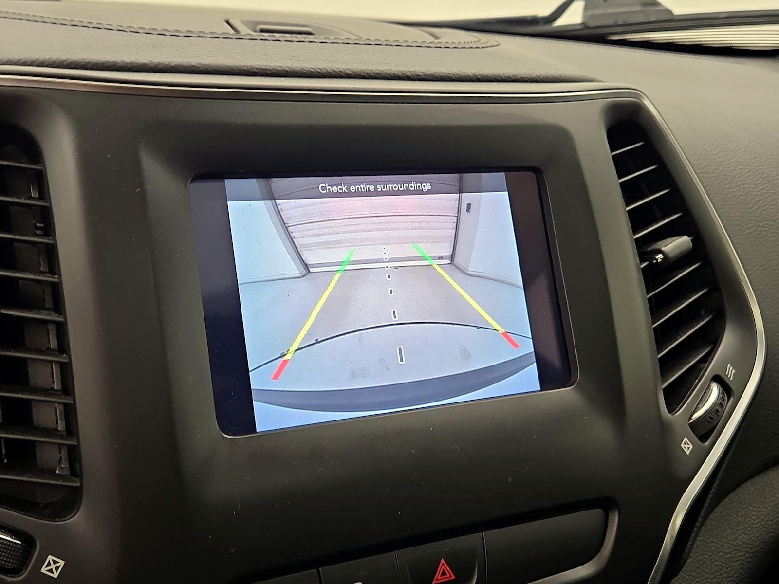 2019 Jeep Cherokee Altitude - Photo 15