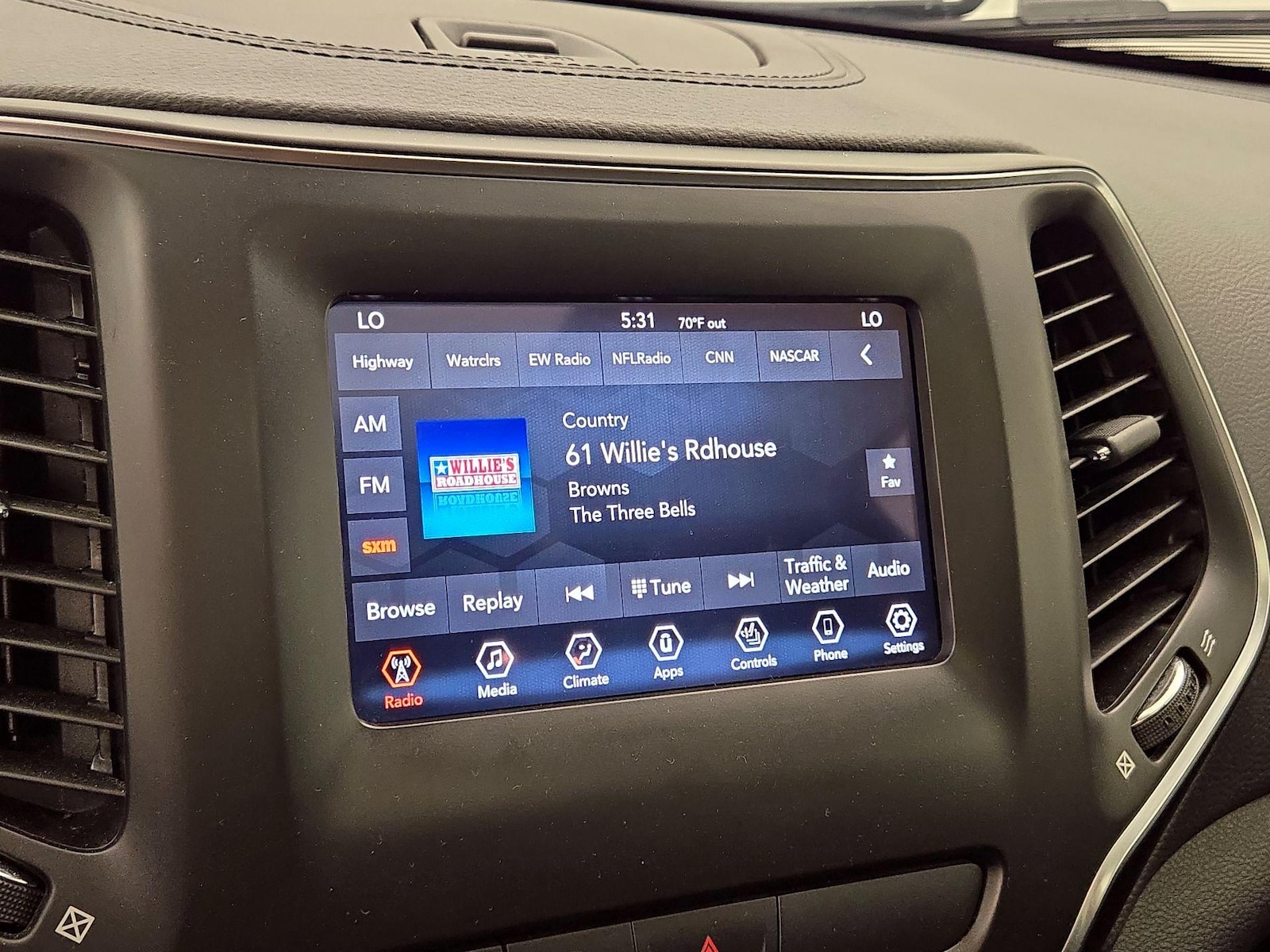 2019 Jeep Cherokee Altitude - Photo 16