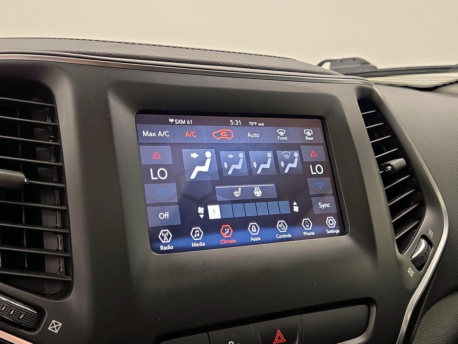 2019 Jeep Cherokee Altitude - Photo 17