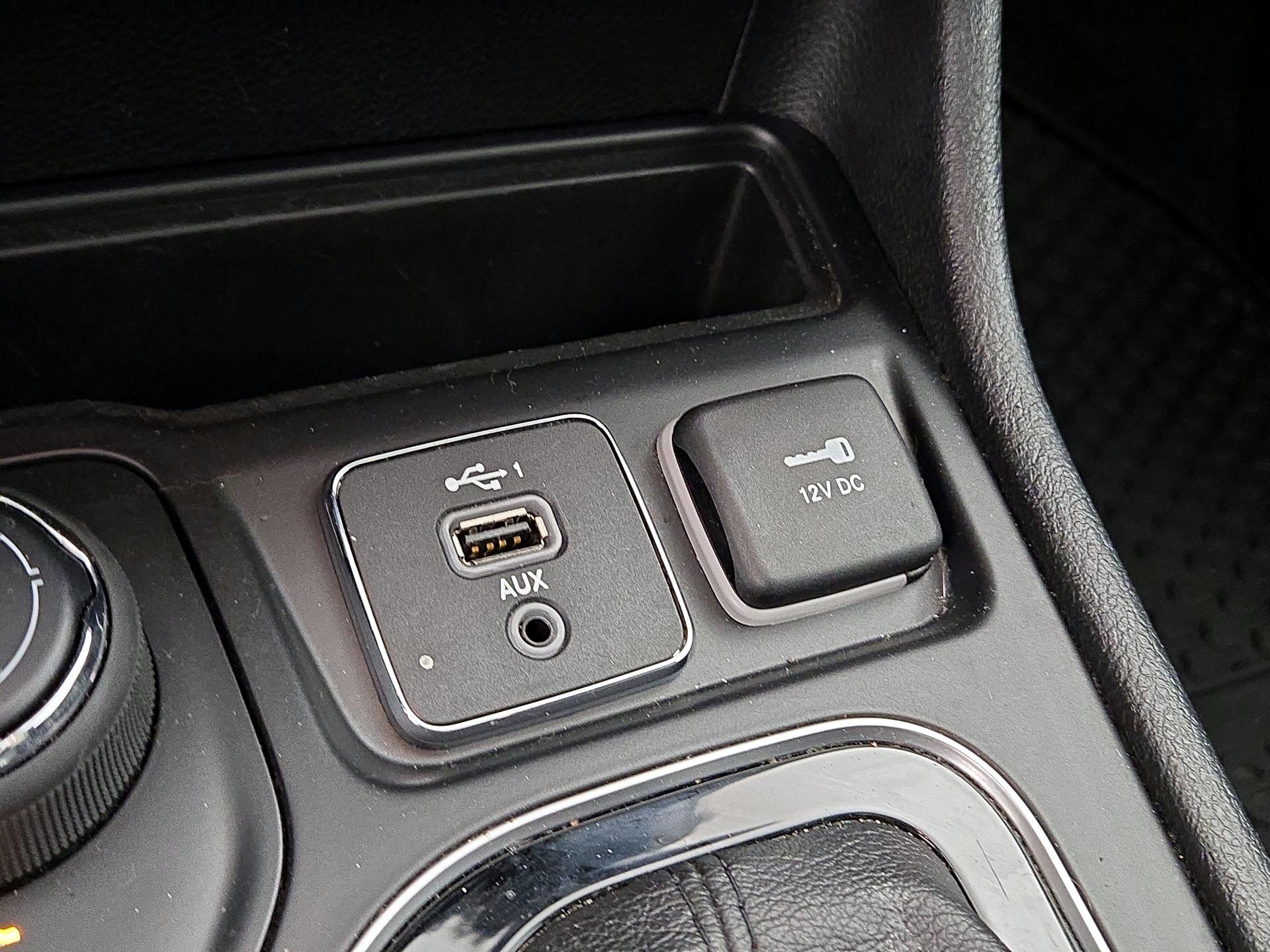 Thumbnail: 2019 Jeep Cherokee - 18