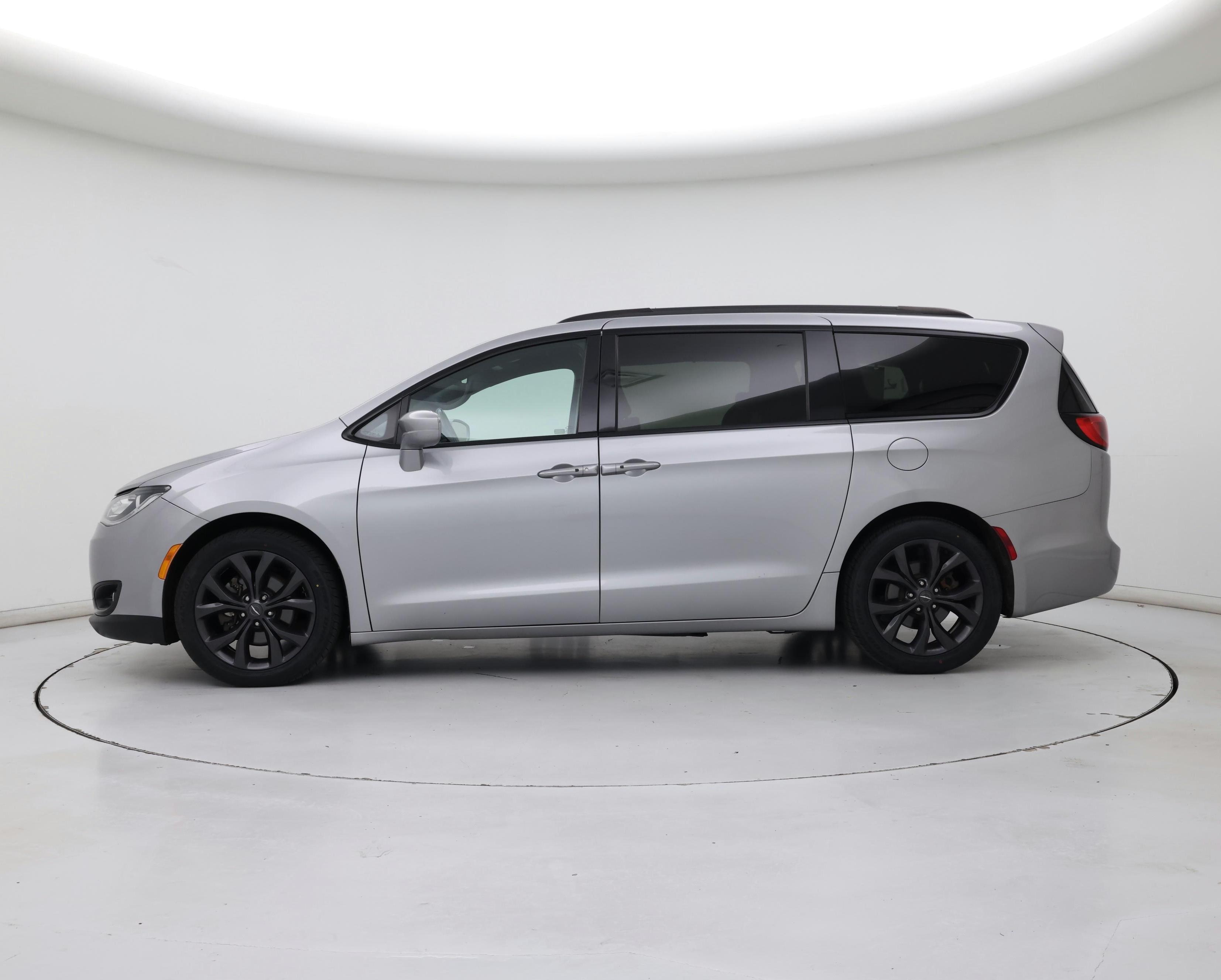 Thumbnail: 2019 Chrysler Pacifica - 3